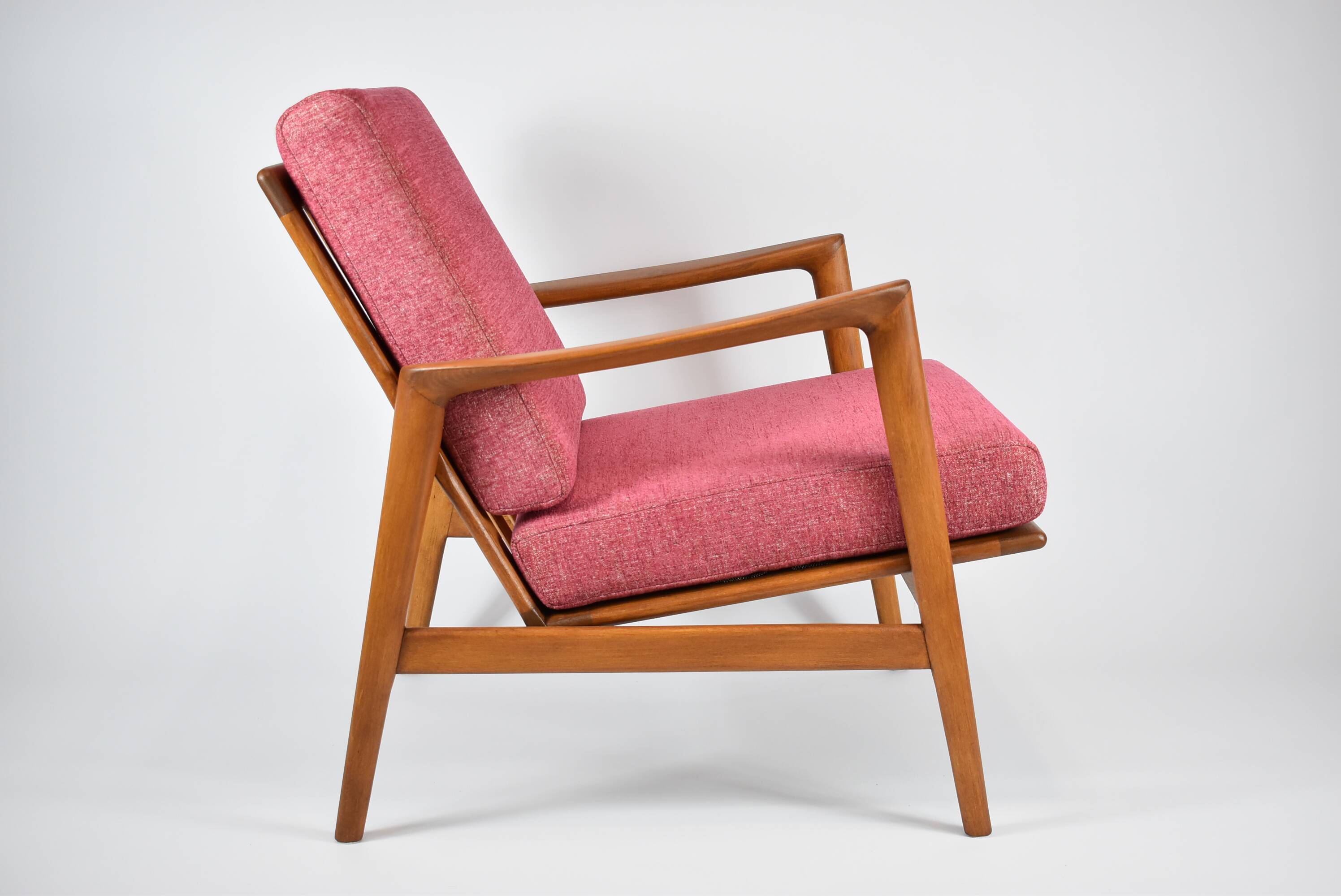 Original scandinavian armchair Stefan, restored, 1960s icon, pink