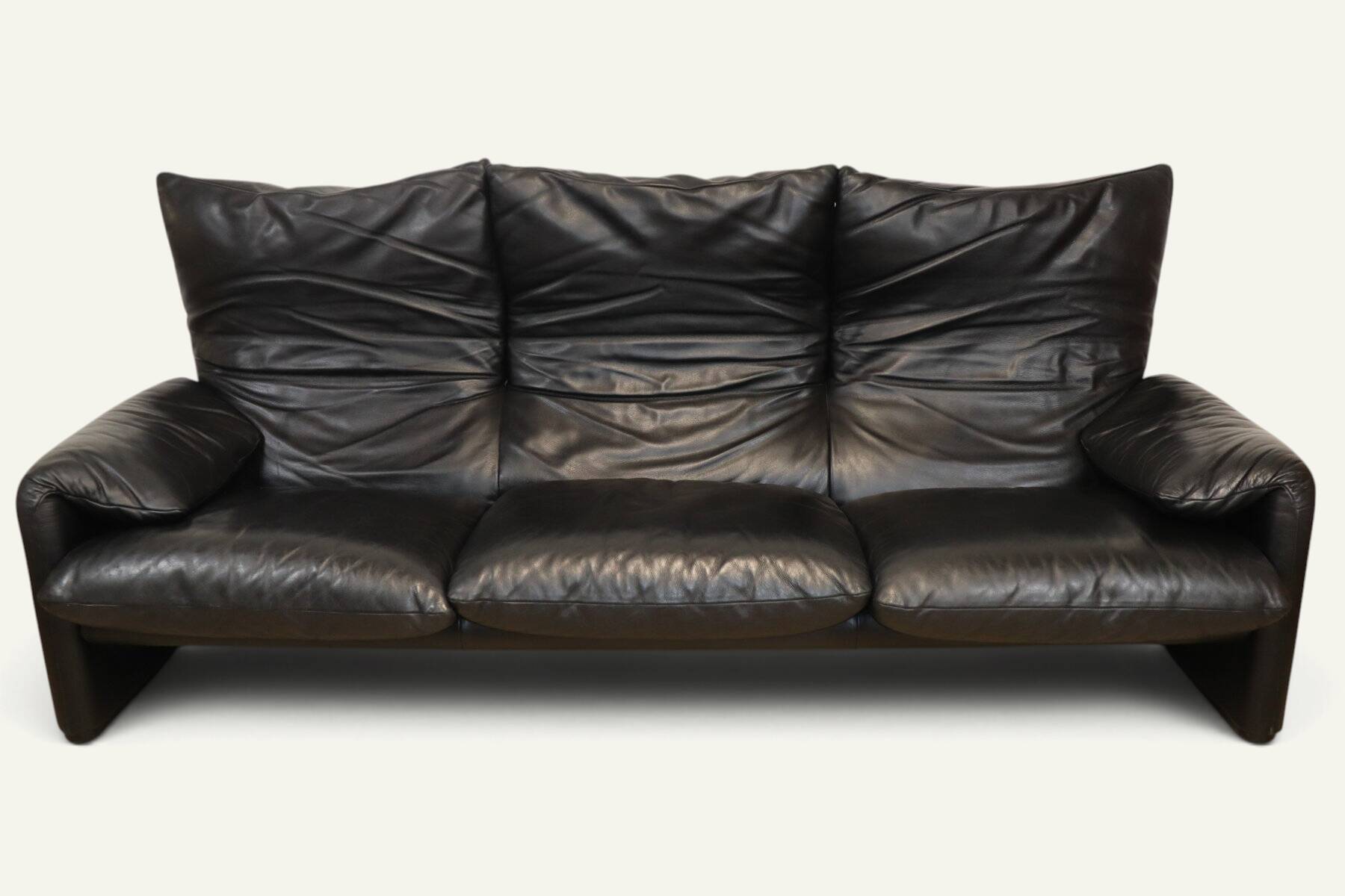 Maralunga 3-seater sofa in black leather by Vico Magistretti for Cassina
