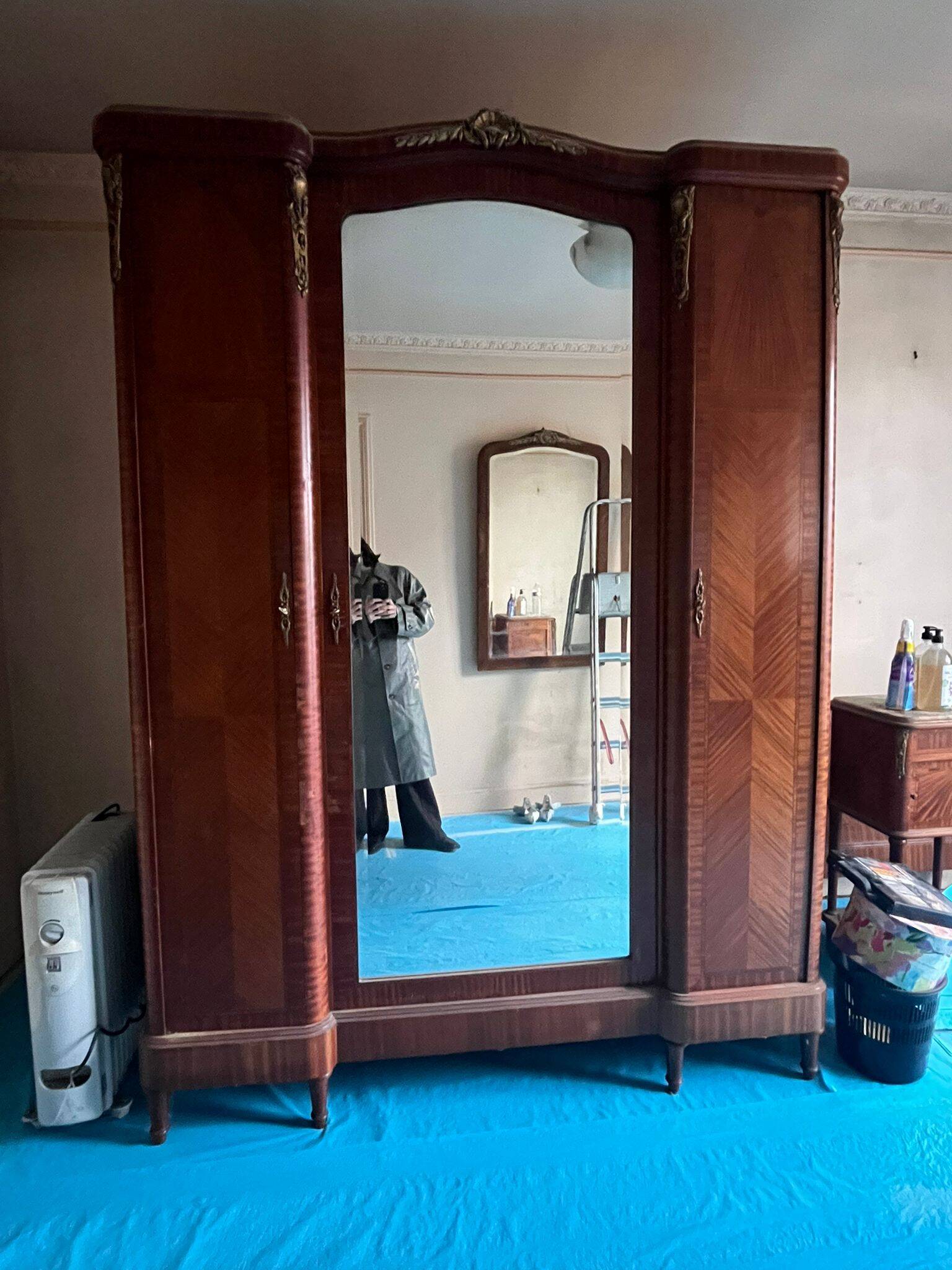 Armoire style Louis XVI