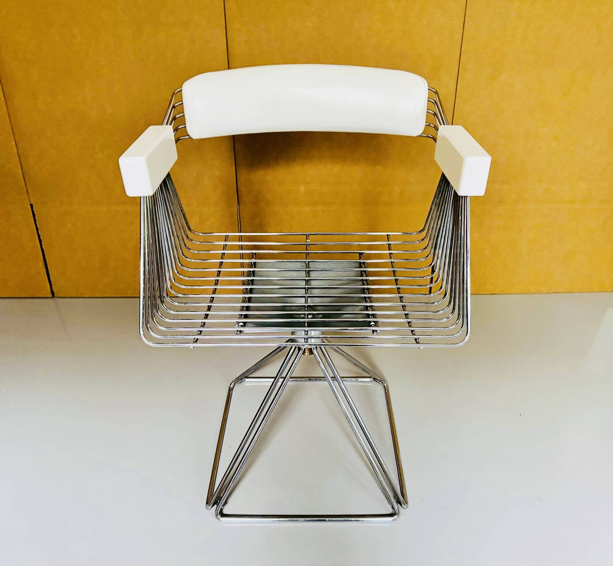 Set of Dining Table with 5 Swivel Wire Chairs by Rudi Verelst for Novalux