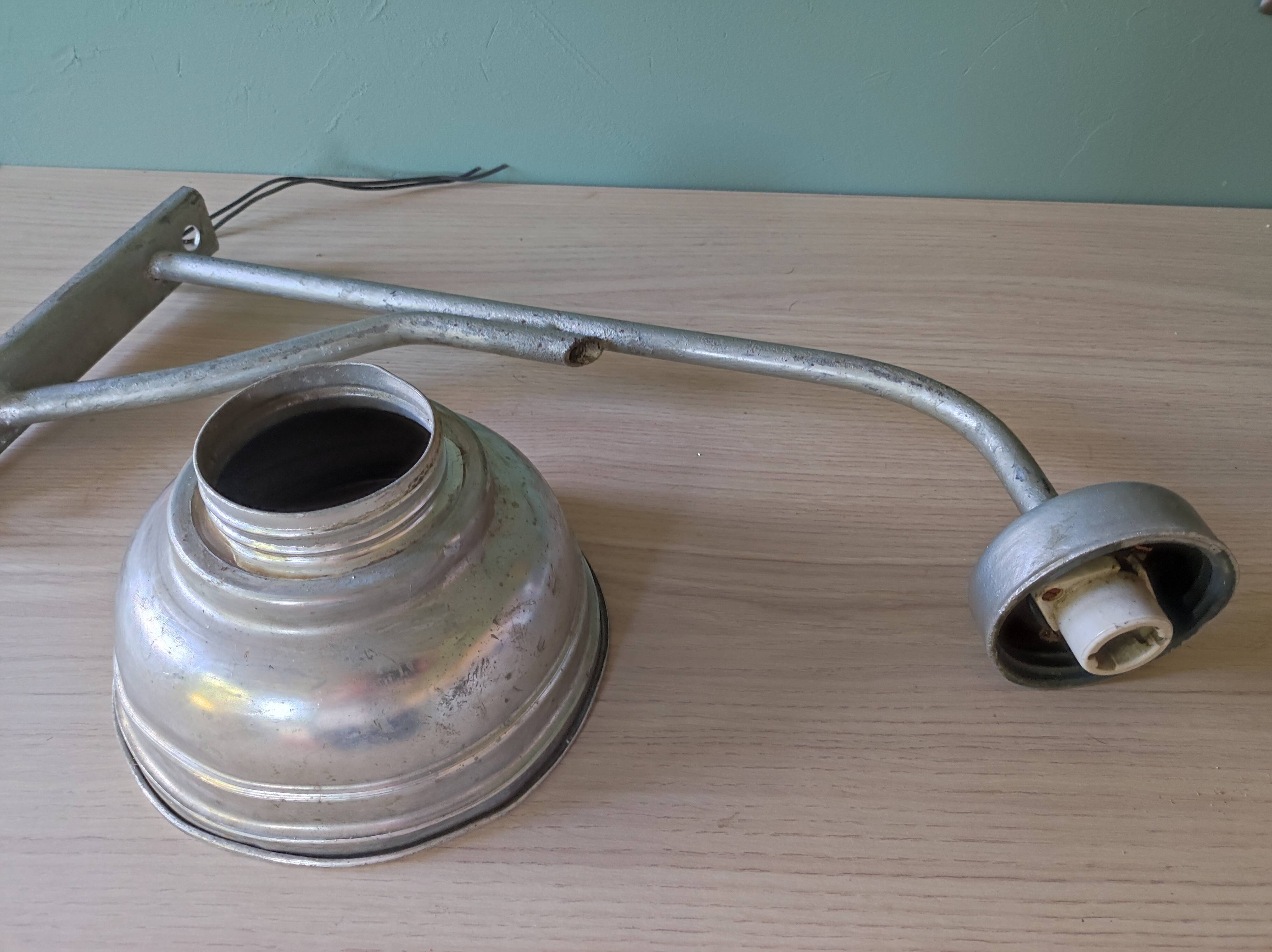 Lamp wall