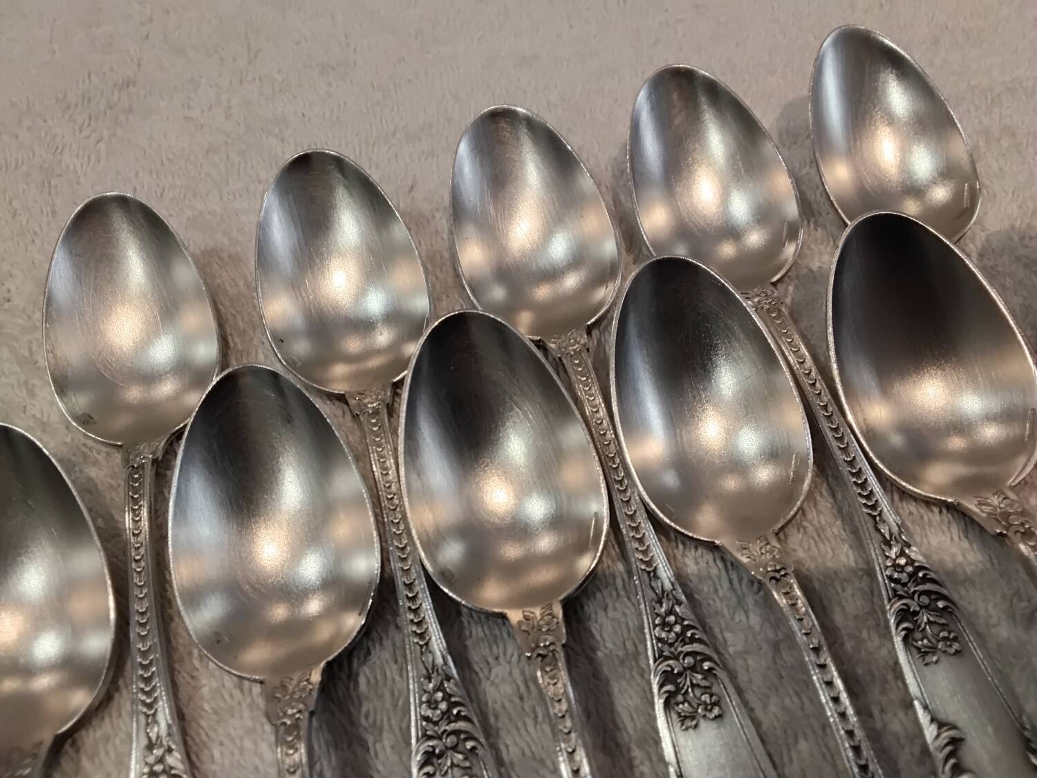 11 silver-plated metal teaspoons, Boulenger LXV scales
