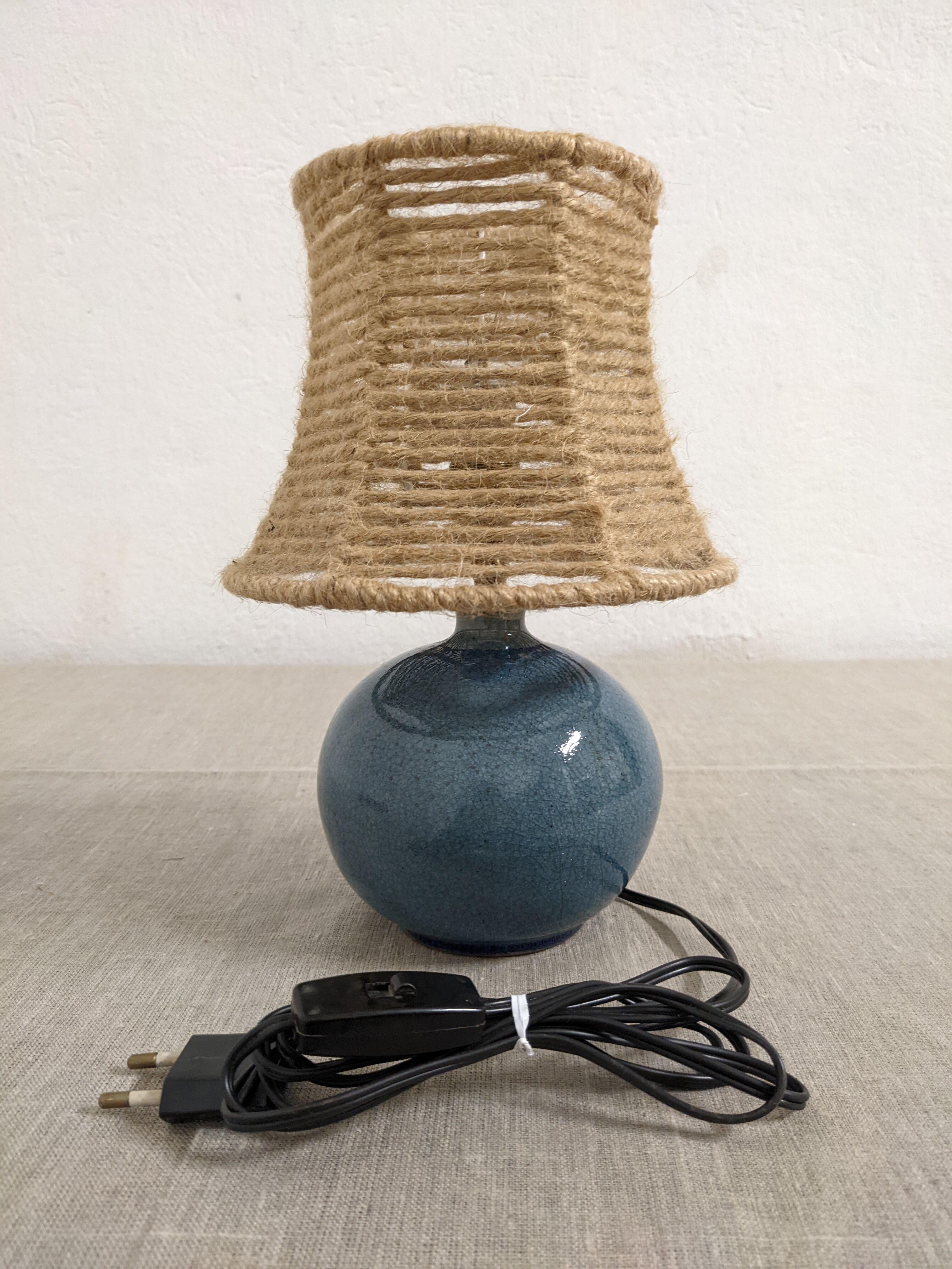 Lampe boule de chevet vintage en grès vernissé et corde de jute