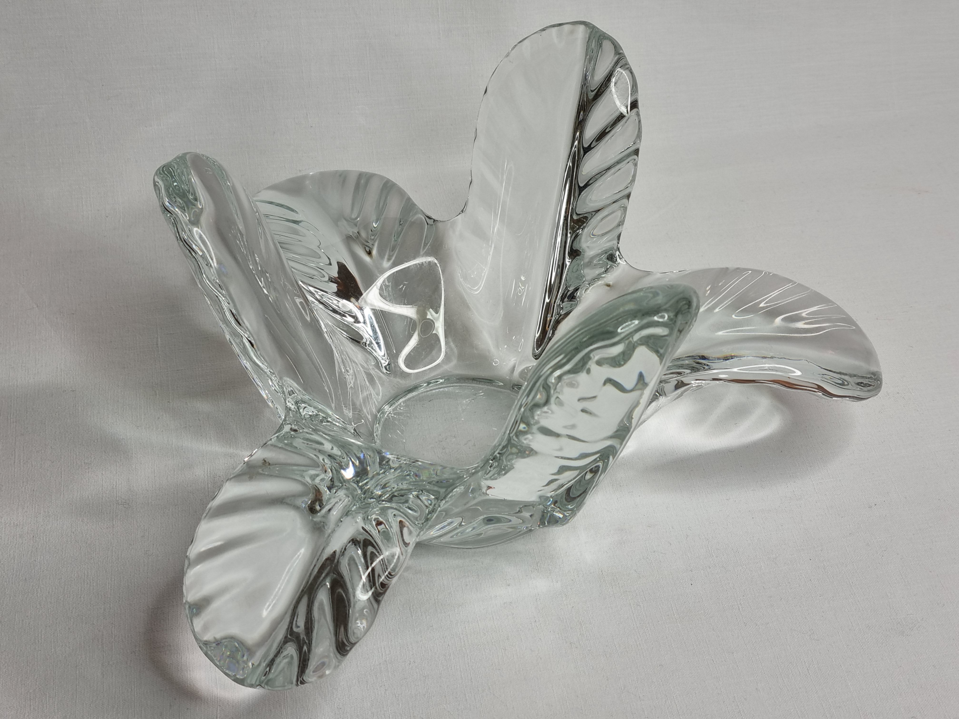 Vegetable-shaped valve crystal centerpiece