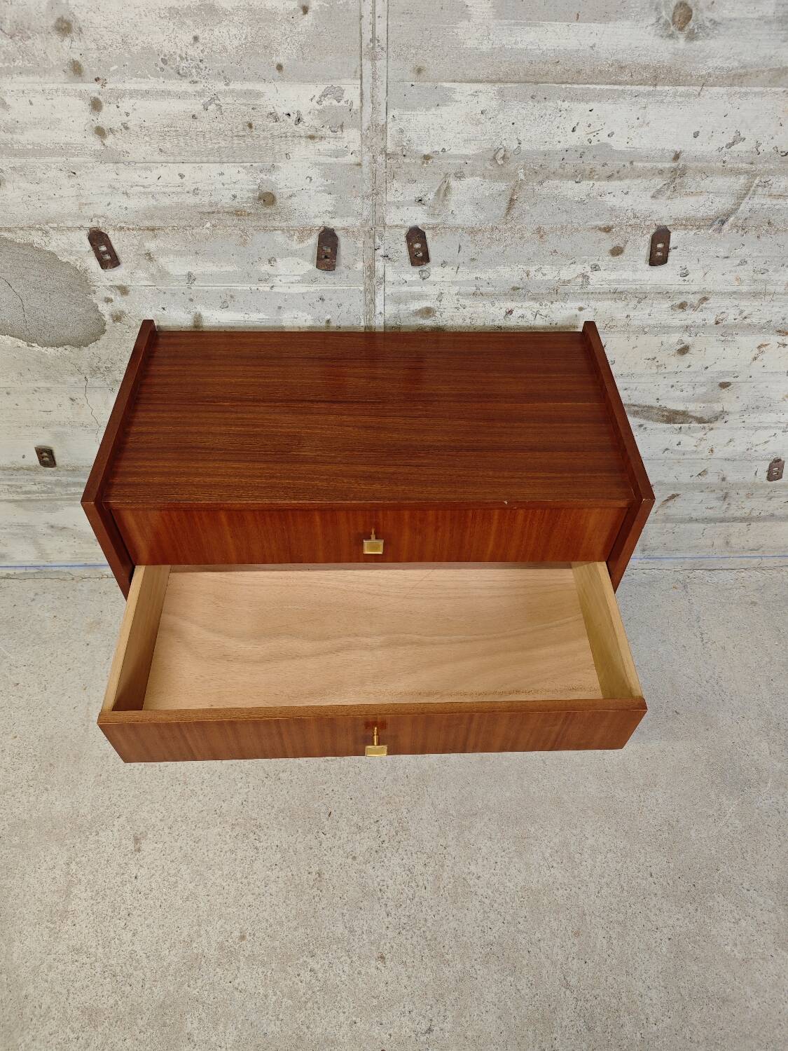 Vintage small-sized chest of drawers