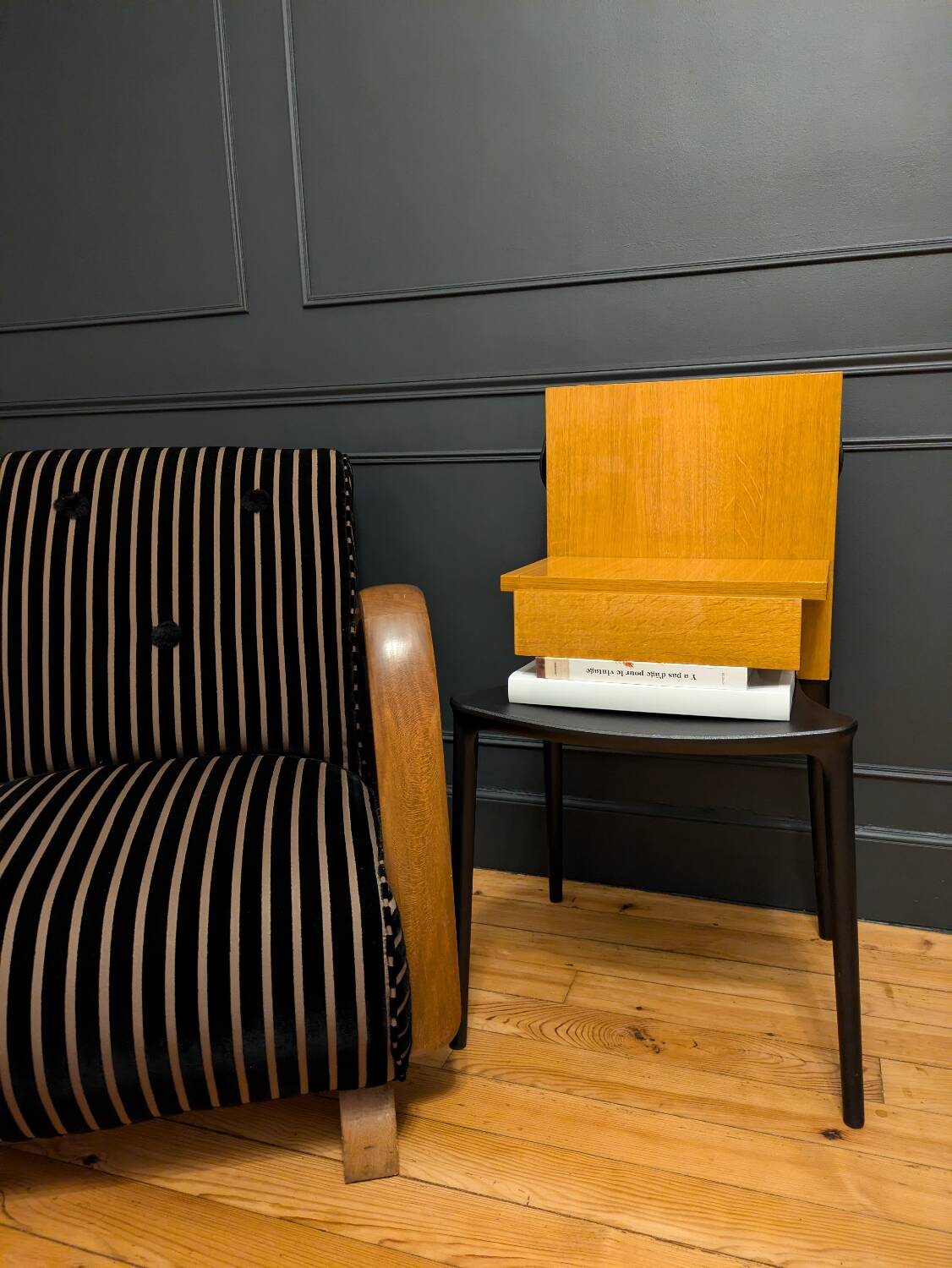 Vintage wall-mounted bedside table 50'60'