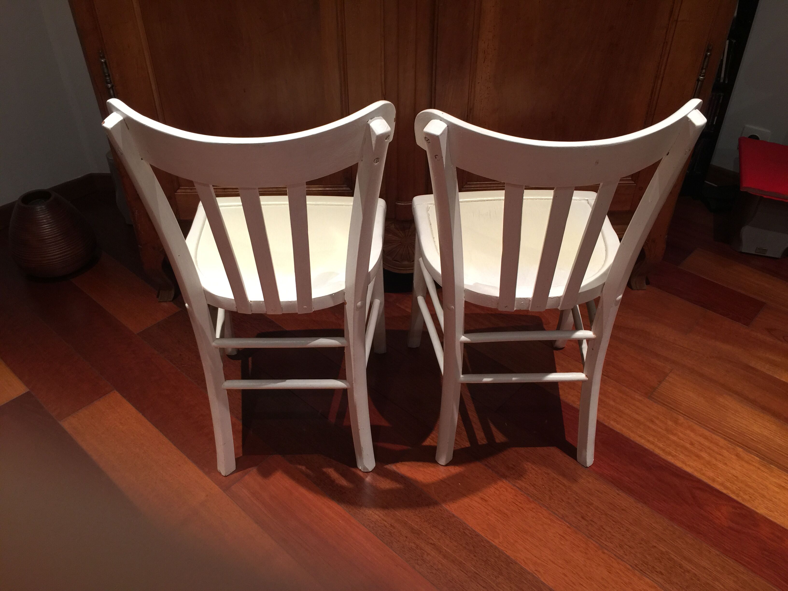 Paire de chaises bistrot peintes en blanc Luterna