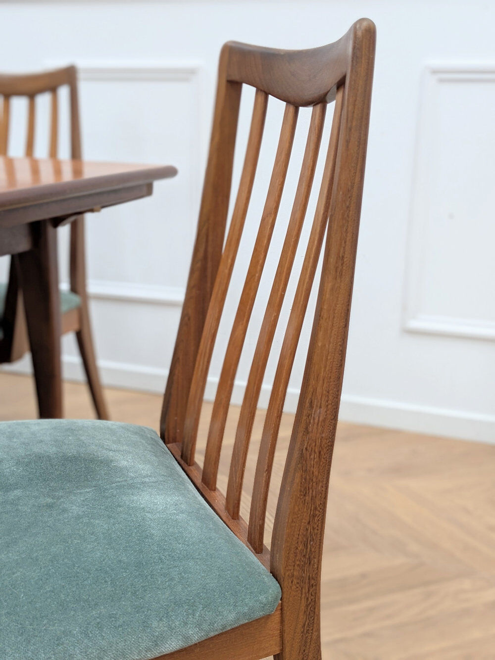 4 chaises et 2 fauteuils Gplan vintage en teck