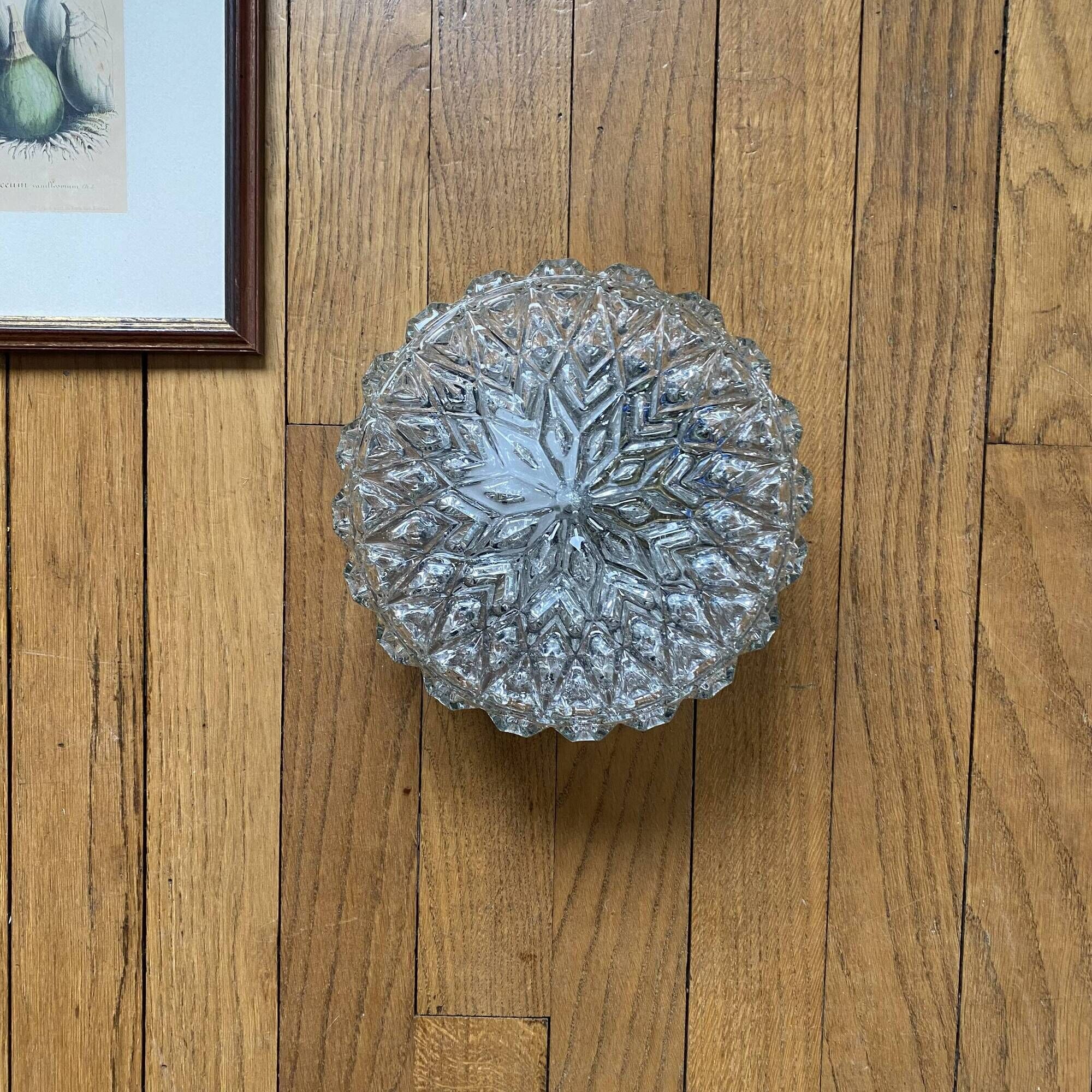 Vintage round wall light fixture in glass, 19 cm.