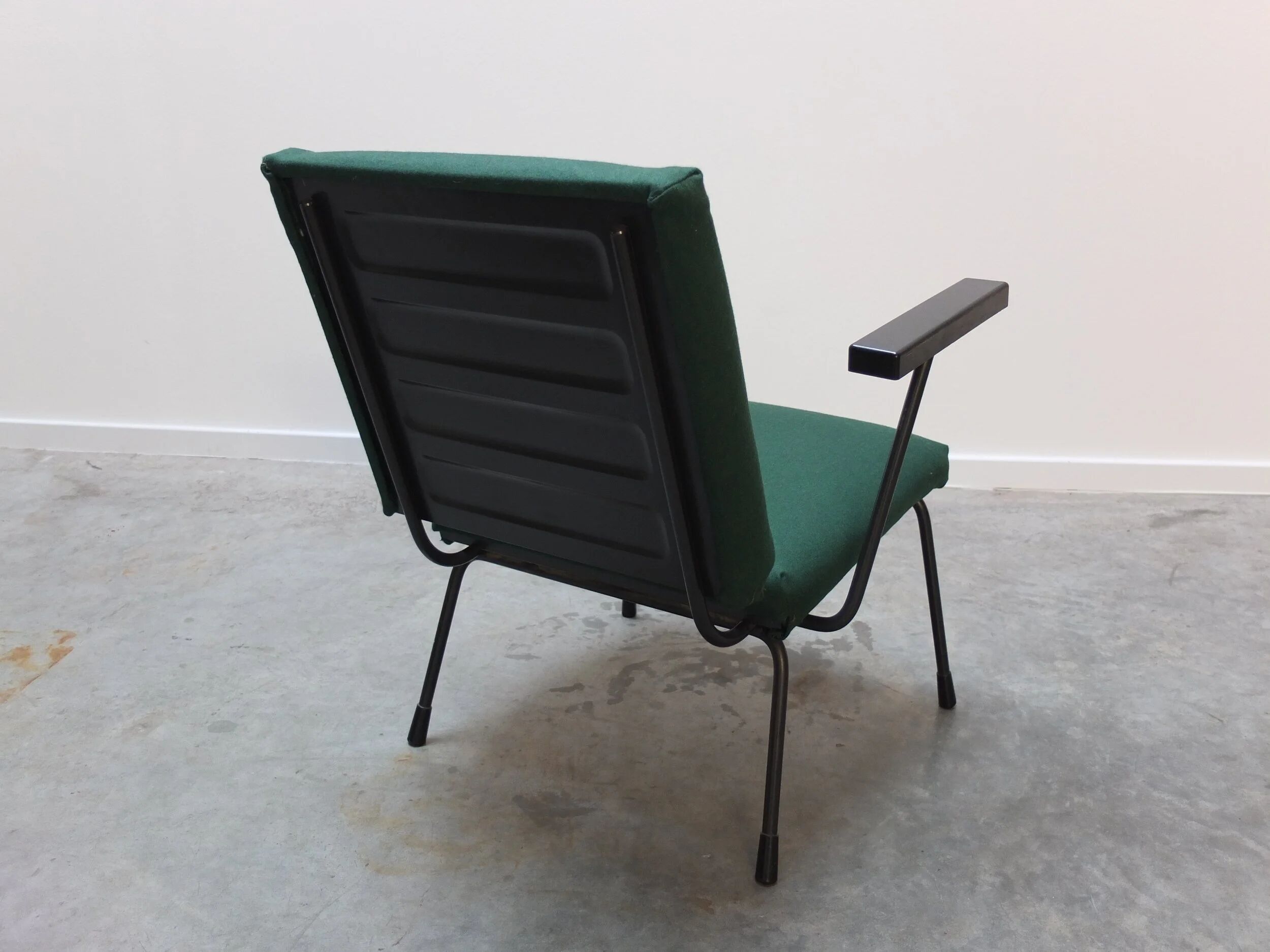 Modernist pair of '1401' easy chairs by Wim Rietveld for Gispen, 1954