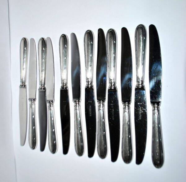 RENEKA Lot of 12 table knives with crossed ribbons and silver-plated metal, 24.5cm