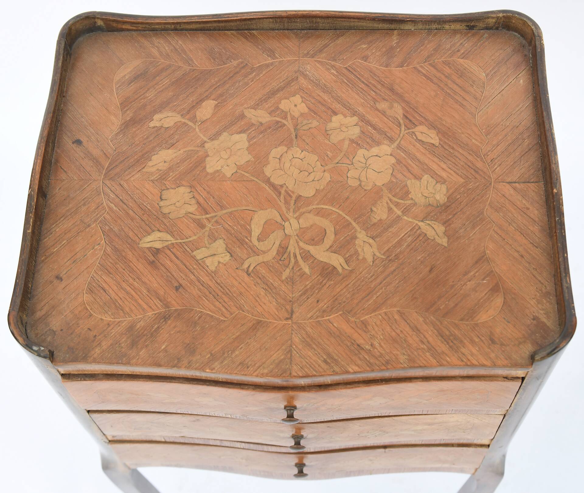 Paire de chevets en marqueterie de bois de rose