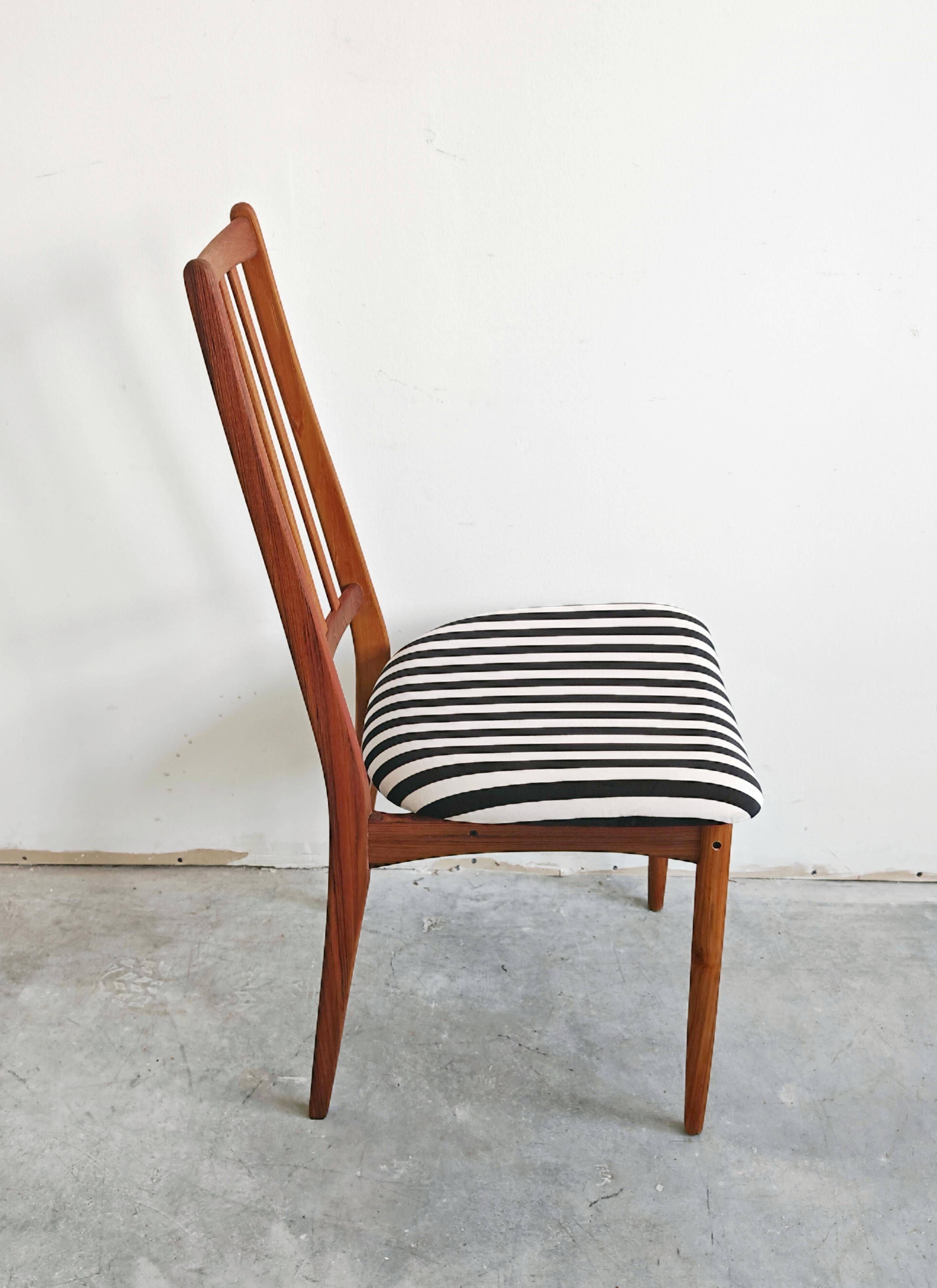 Ensemble de 4 chaises Mid-Century Modern en teck massif 1960