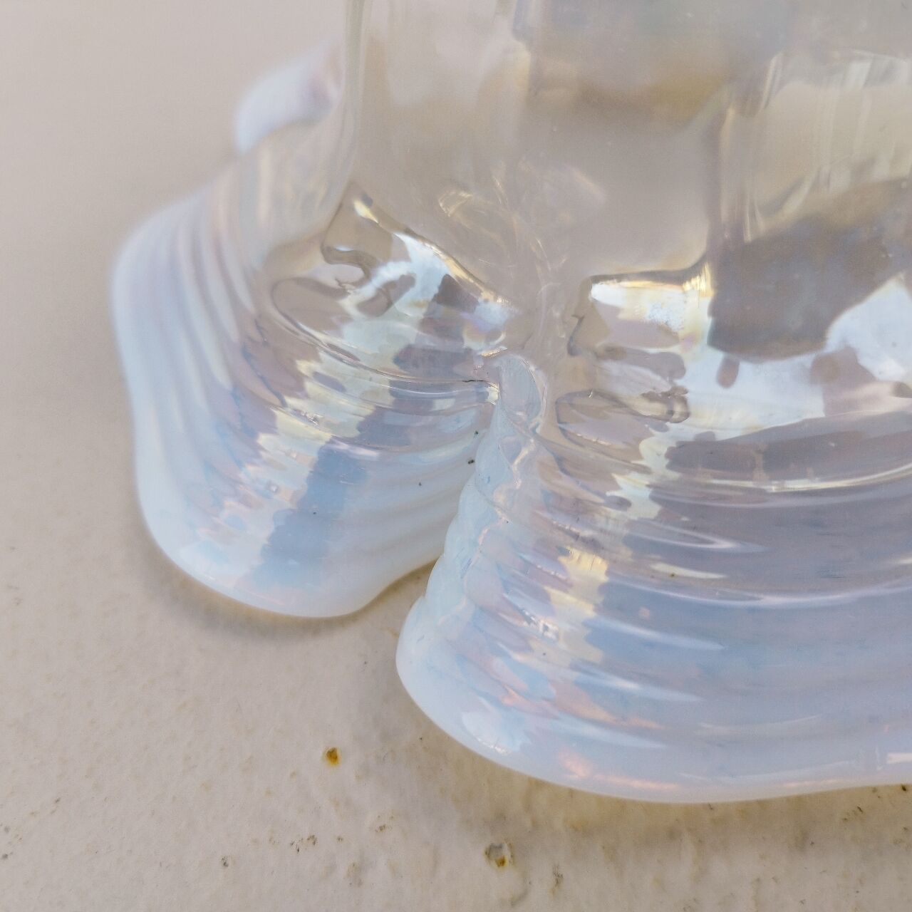 Opalescent tulip gooseneck wall lamp