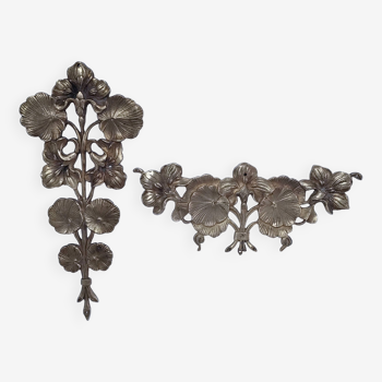 Deux ornements bronze mobilier décor floral début XXème