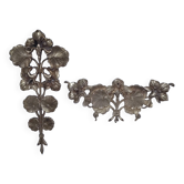 Deux ornements bronze mobilier décor floral début XXème