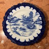 Porcelain plate from the early 20th century with pagoda decoration.