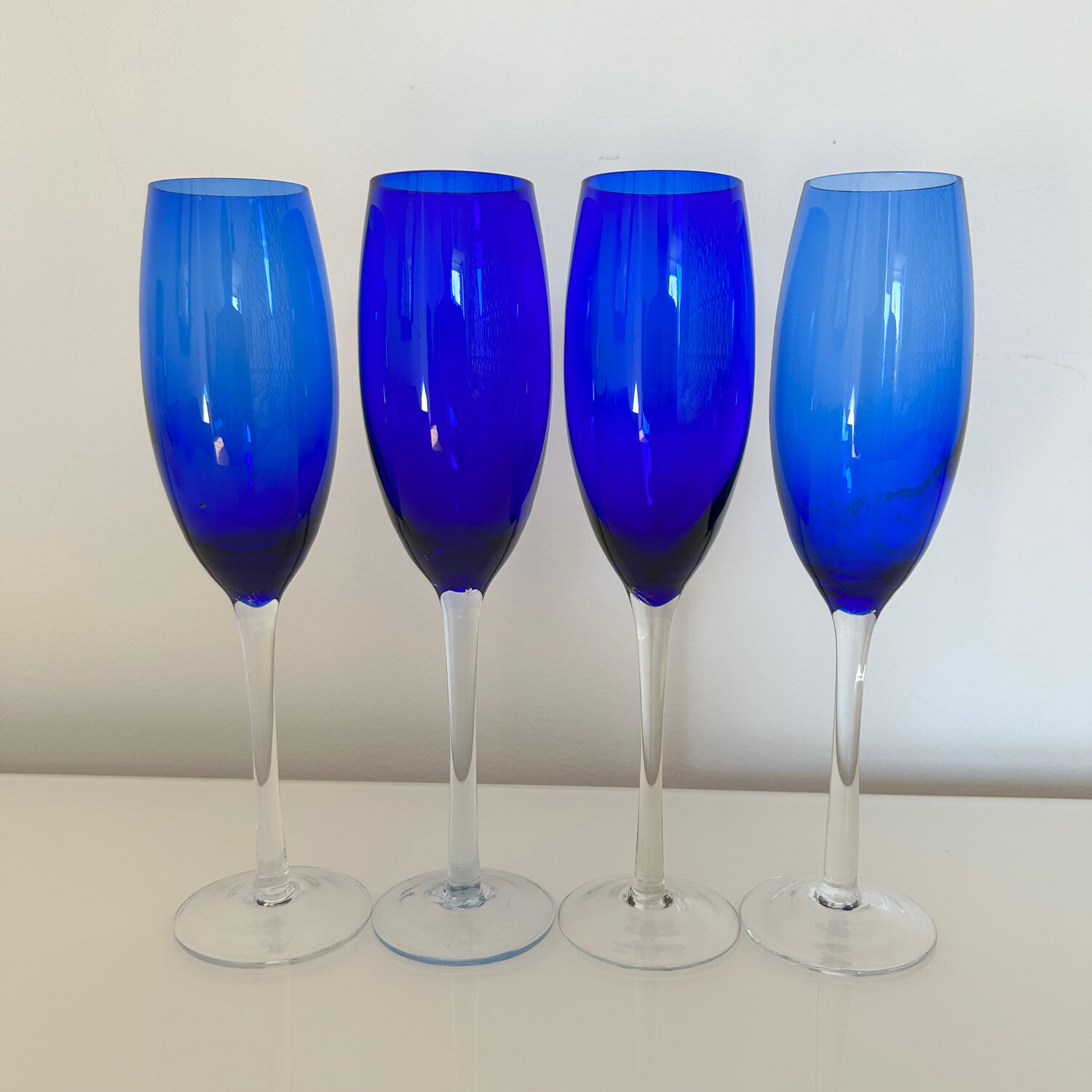 Set of 4 blue flutes