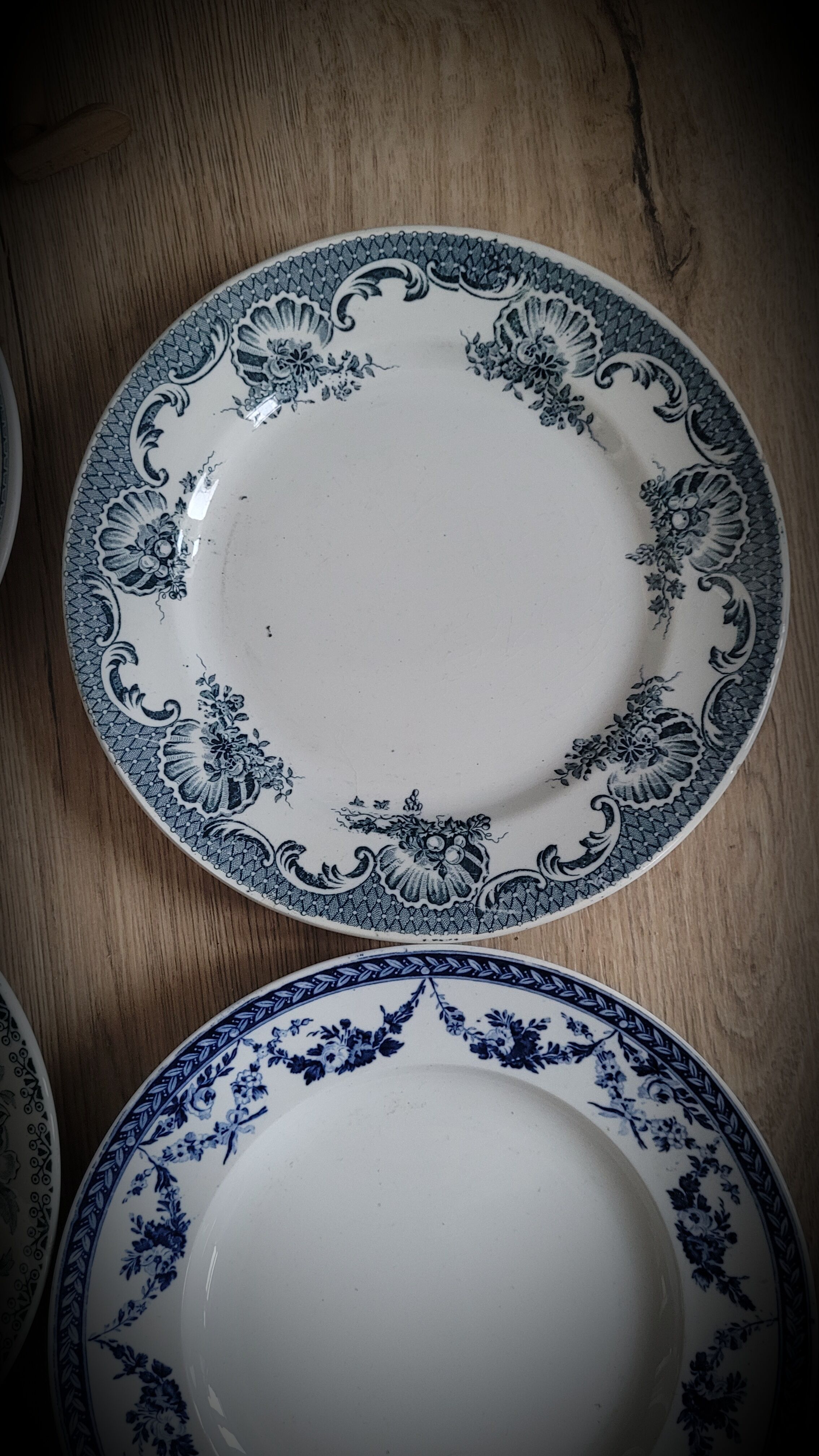 Quartet flat blue plates dessert 39