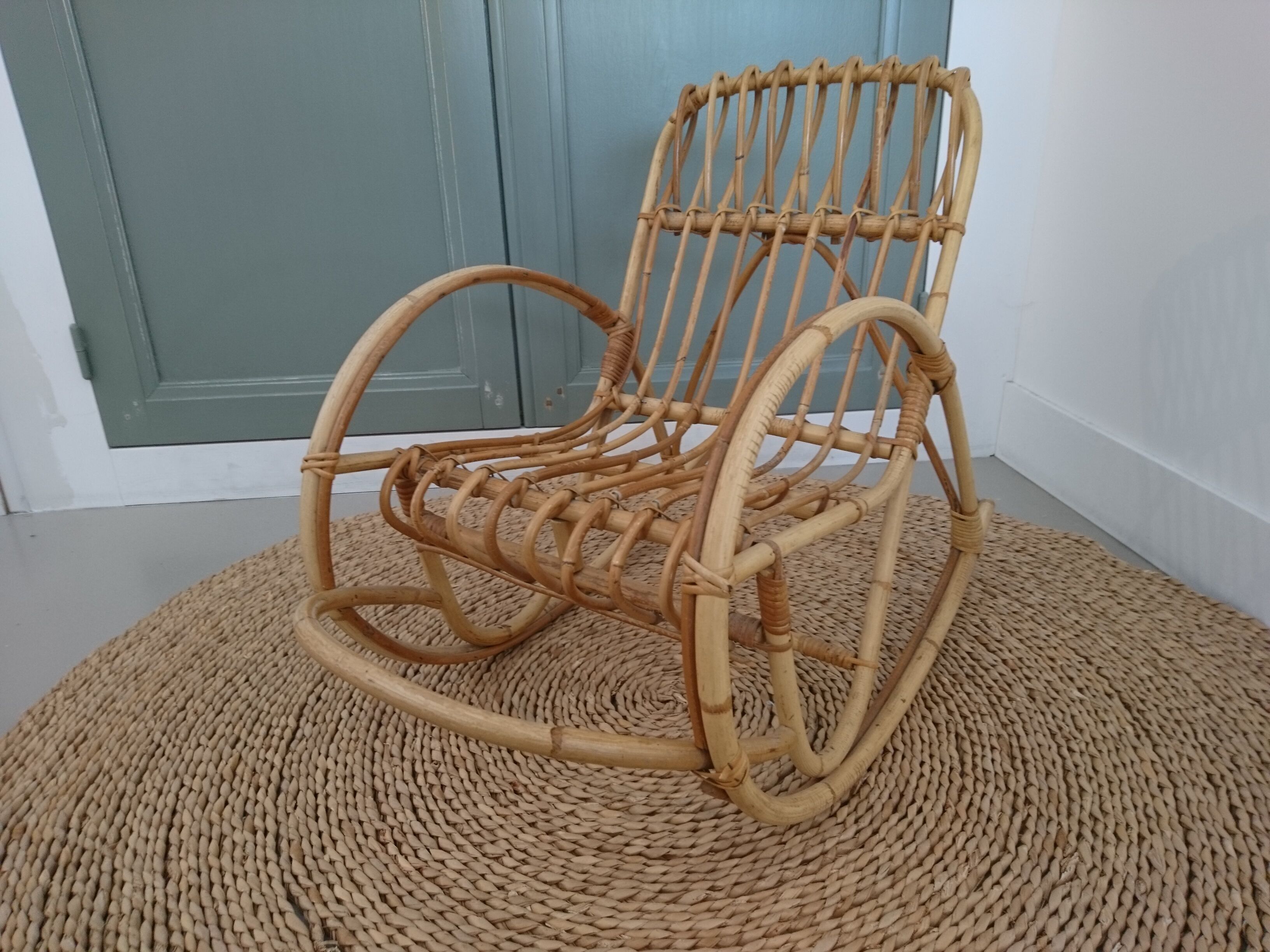 Fauteuil à bascule en rotin