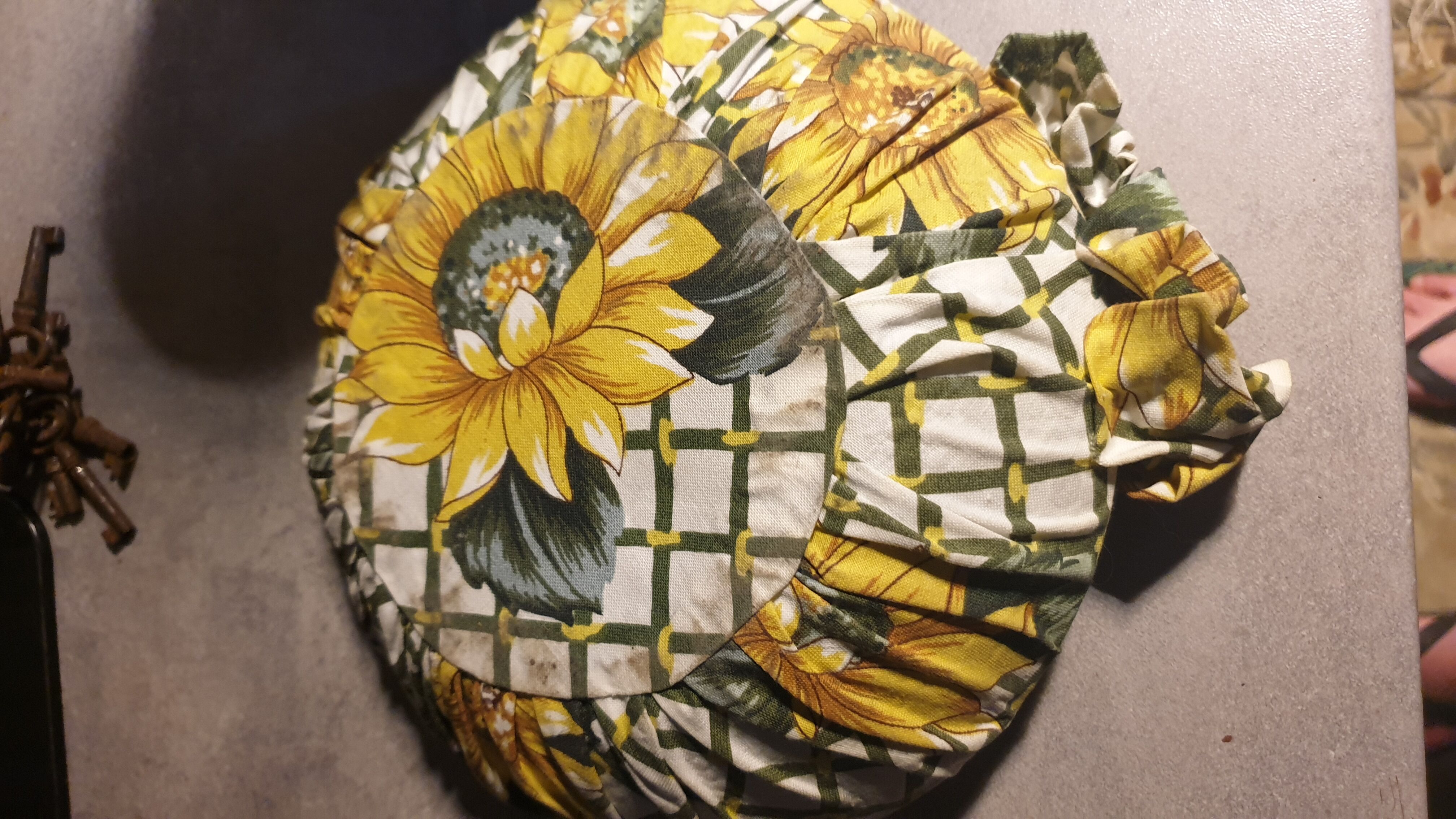 Vase and ceramic cup in fabrics