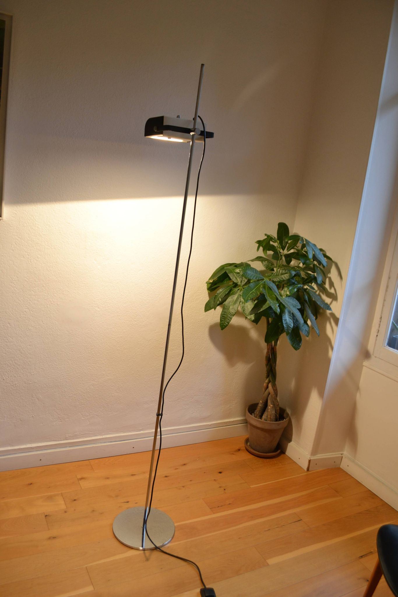 White halogen floor lamp, DLG 626 design, Joe Colombo, circa 1970