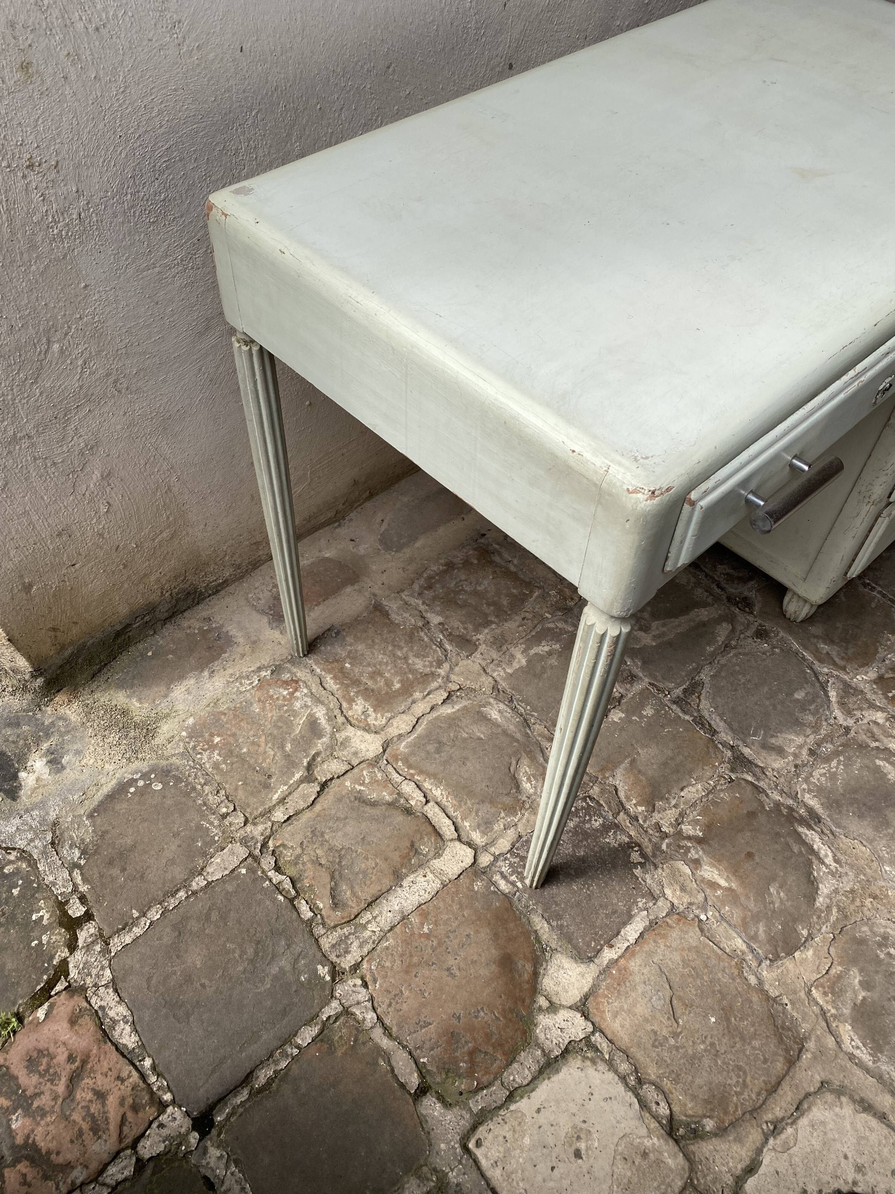 Bureau 1940 bois laqué vert amande