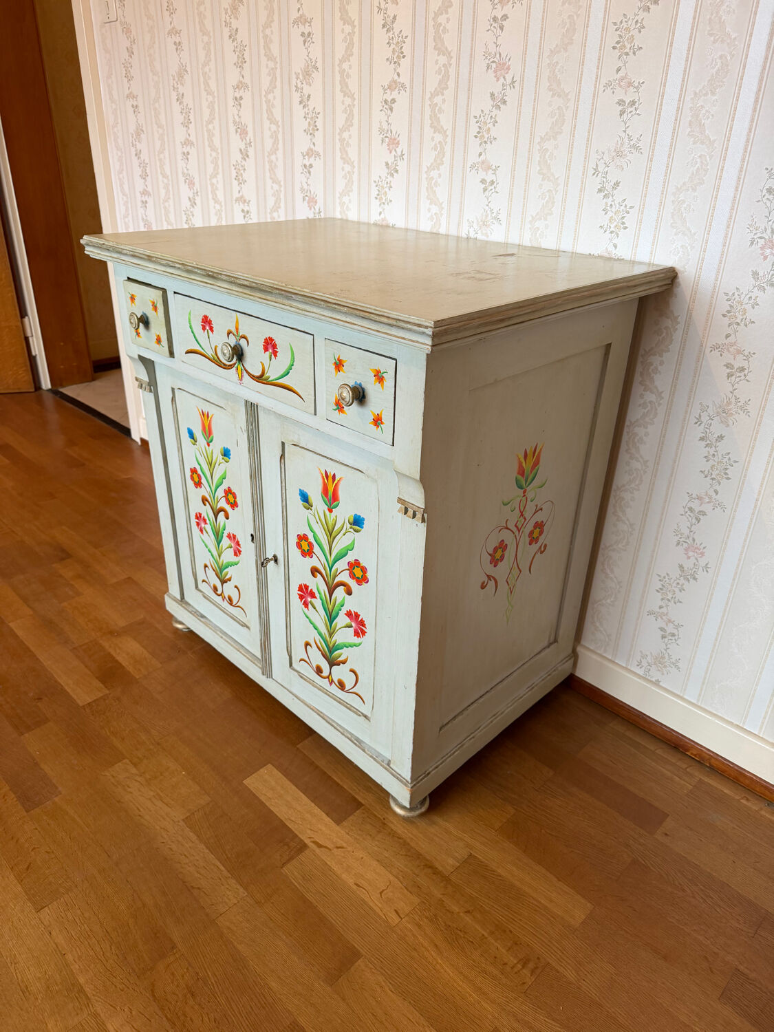 Antique low polychrome sideboard with floral decoration.