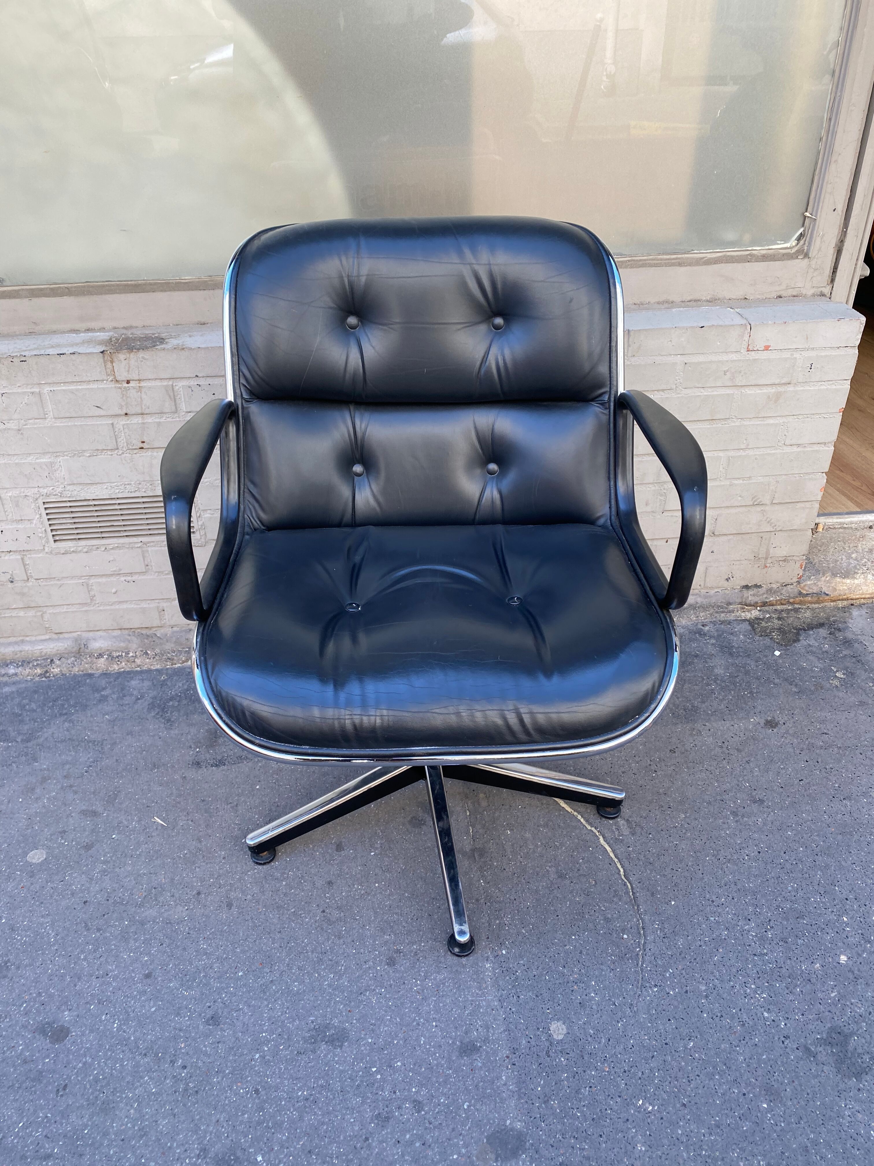 Pollock Knoll chair adjustable in height and swivel