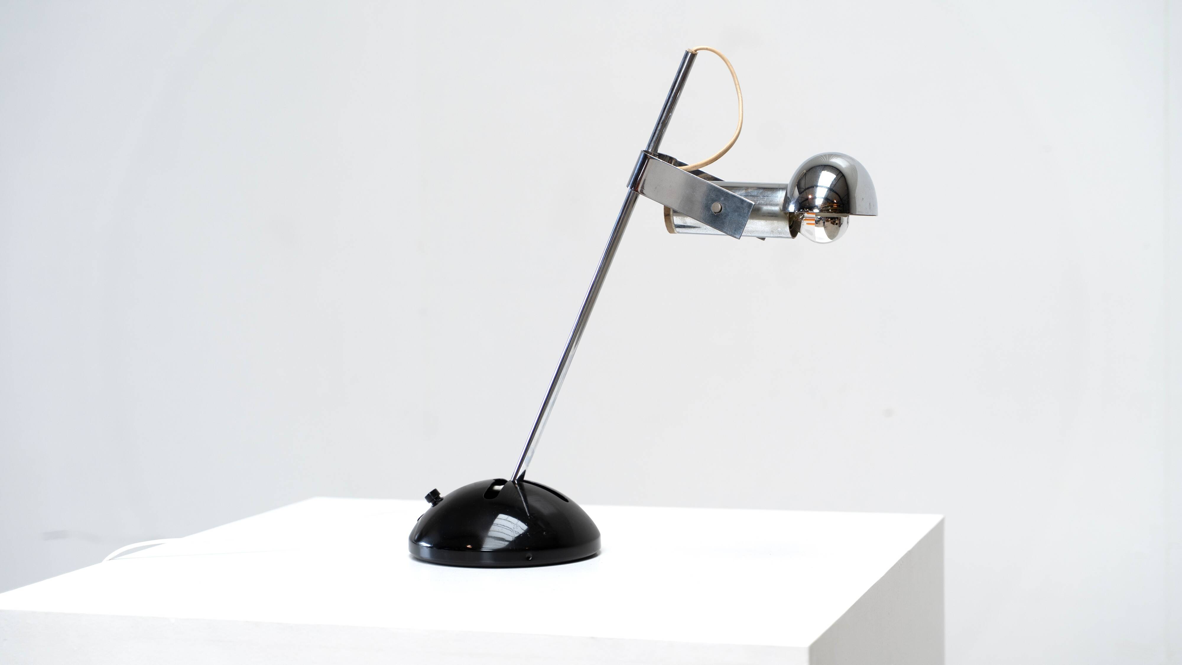 Italian table lamp T395 by Robert Sonneman