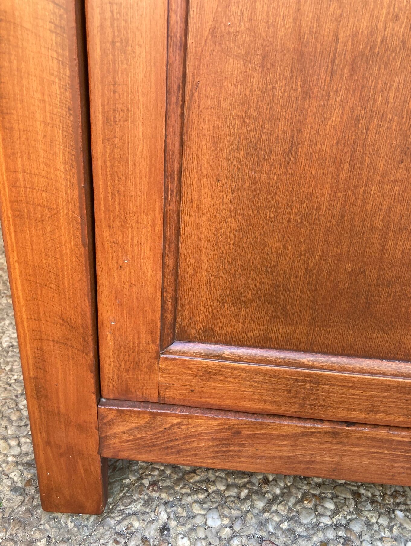 Old Parisian bonnetière