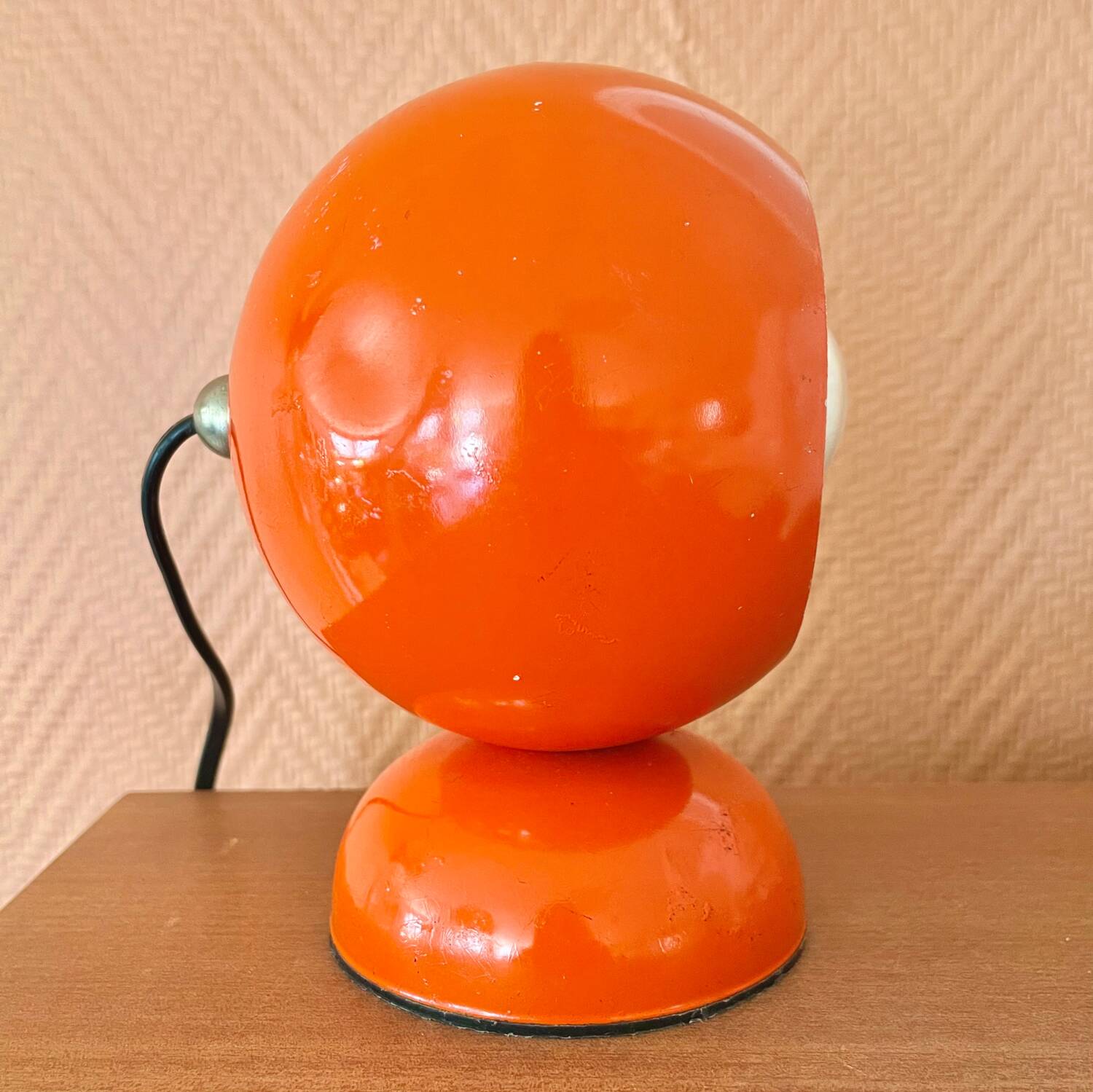 Orange eye ball lamp