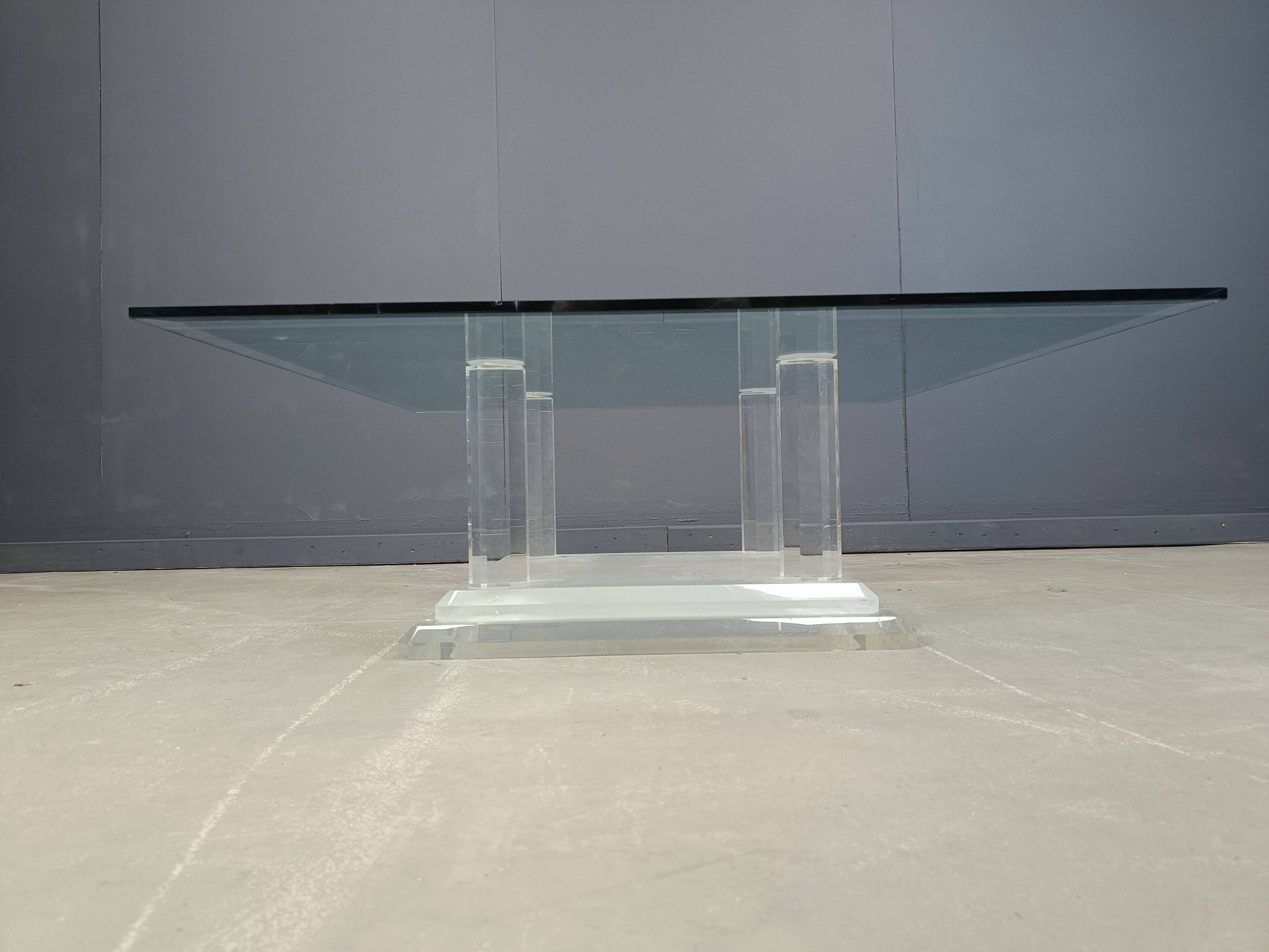 Table basse ou table d'appoint en Lucite, années 1970