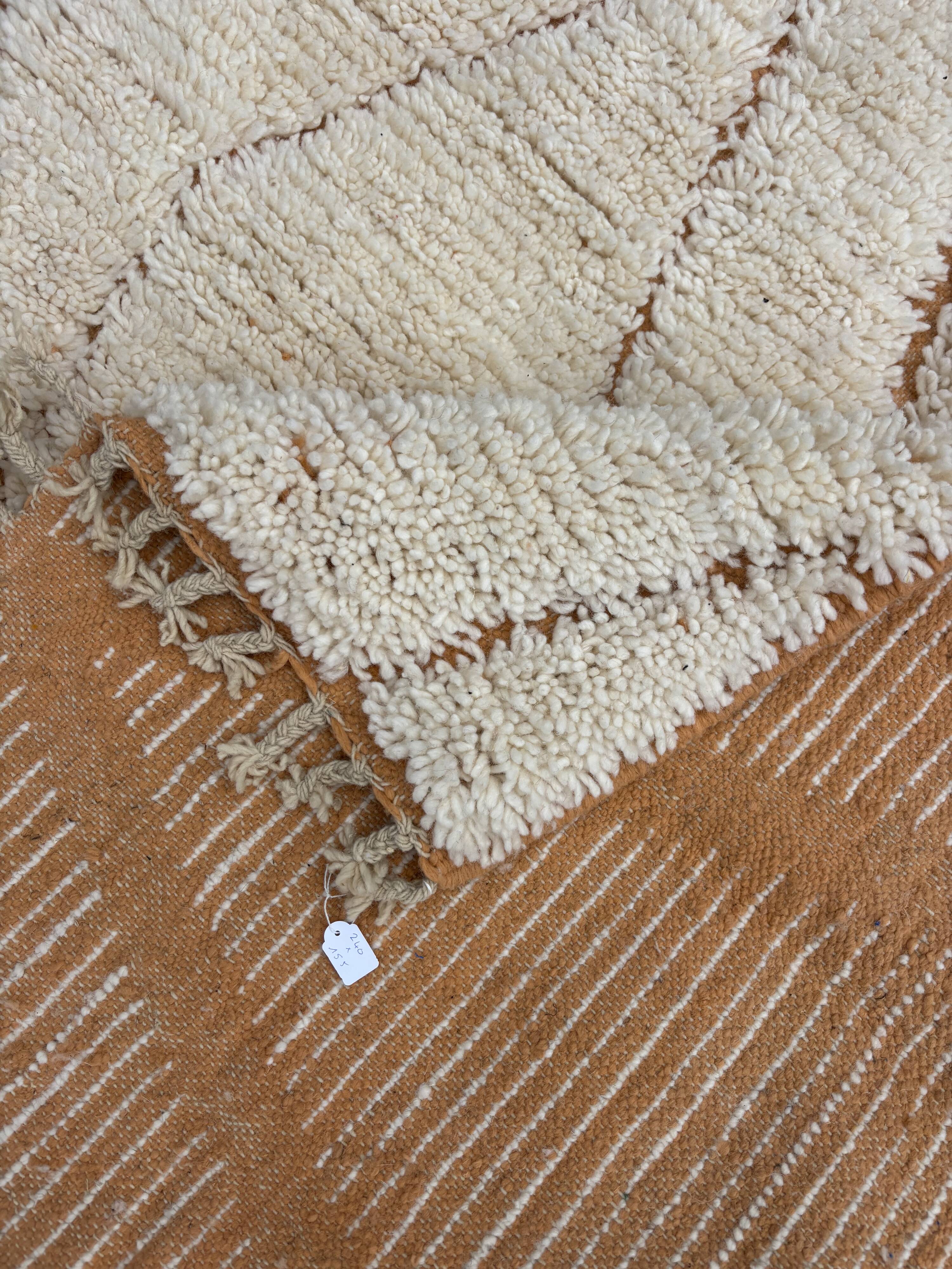 Tapis Beni Ouarain 155 × 240 cm – Tapis berbère écru en laine fait main