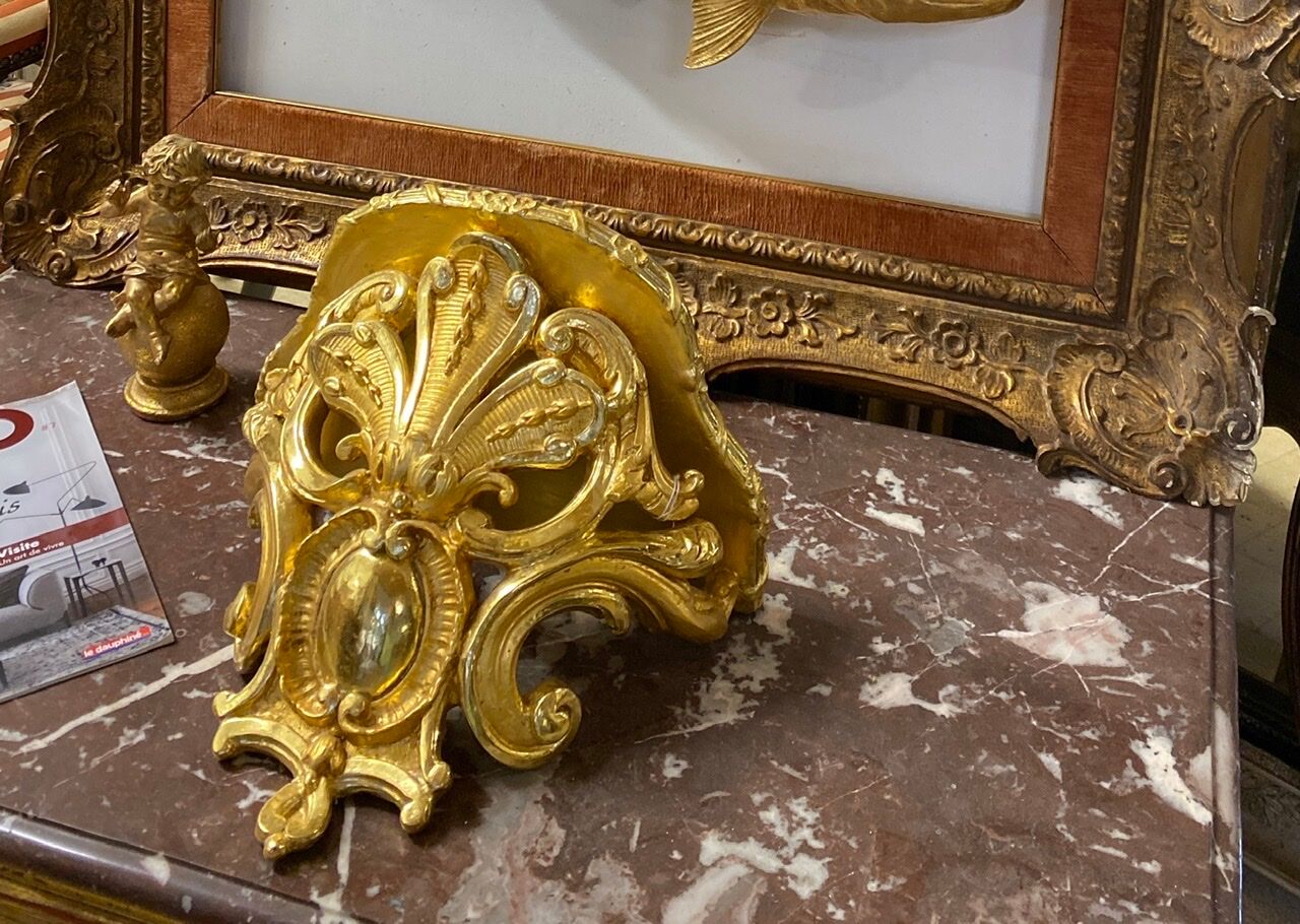 Golden wall applique with gold leaf