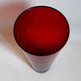 Ruby red glass vase with honeycomb effect from the 50s Height 35.3 cm