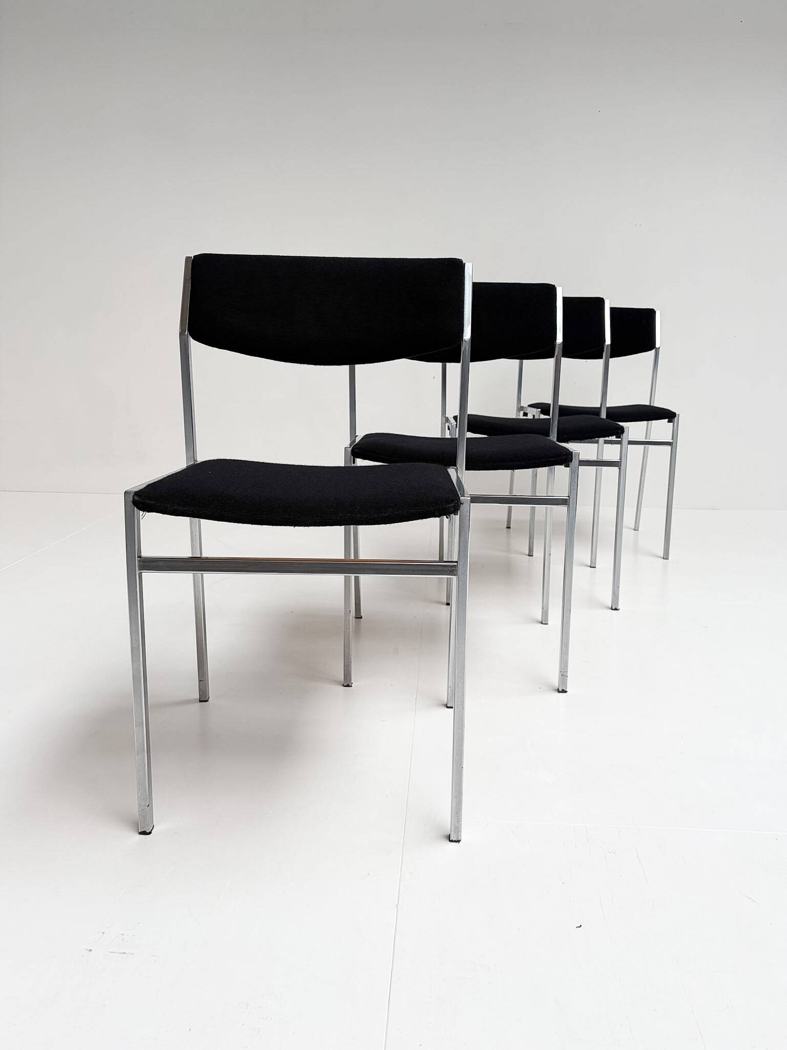 Set of 4 Gijs van der Sluis stacking chairs, 1970s