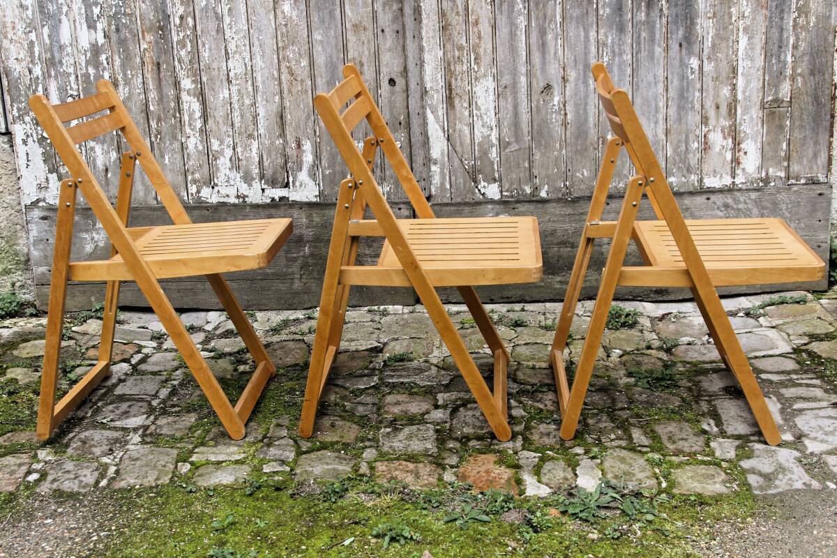 Set of 6 wooden folding chairs