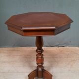 Gieridon on central foot