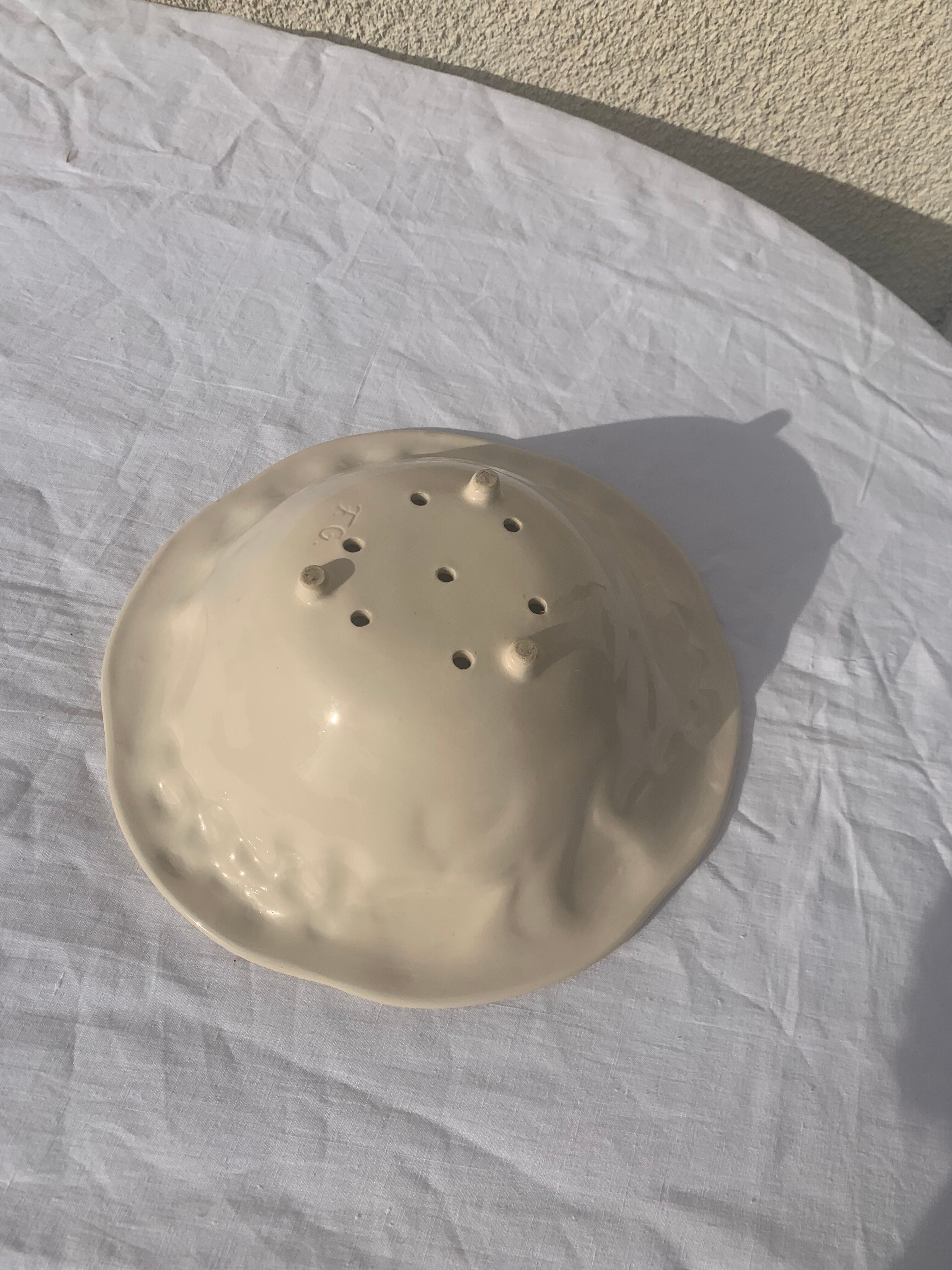 Fruit drainer salad bowl in glazed ceramic slip stamped vintage FG