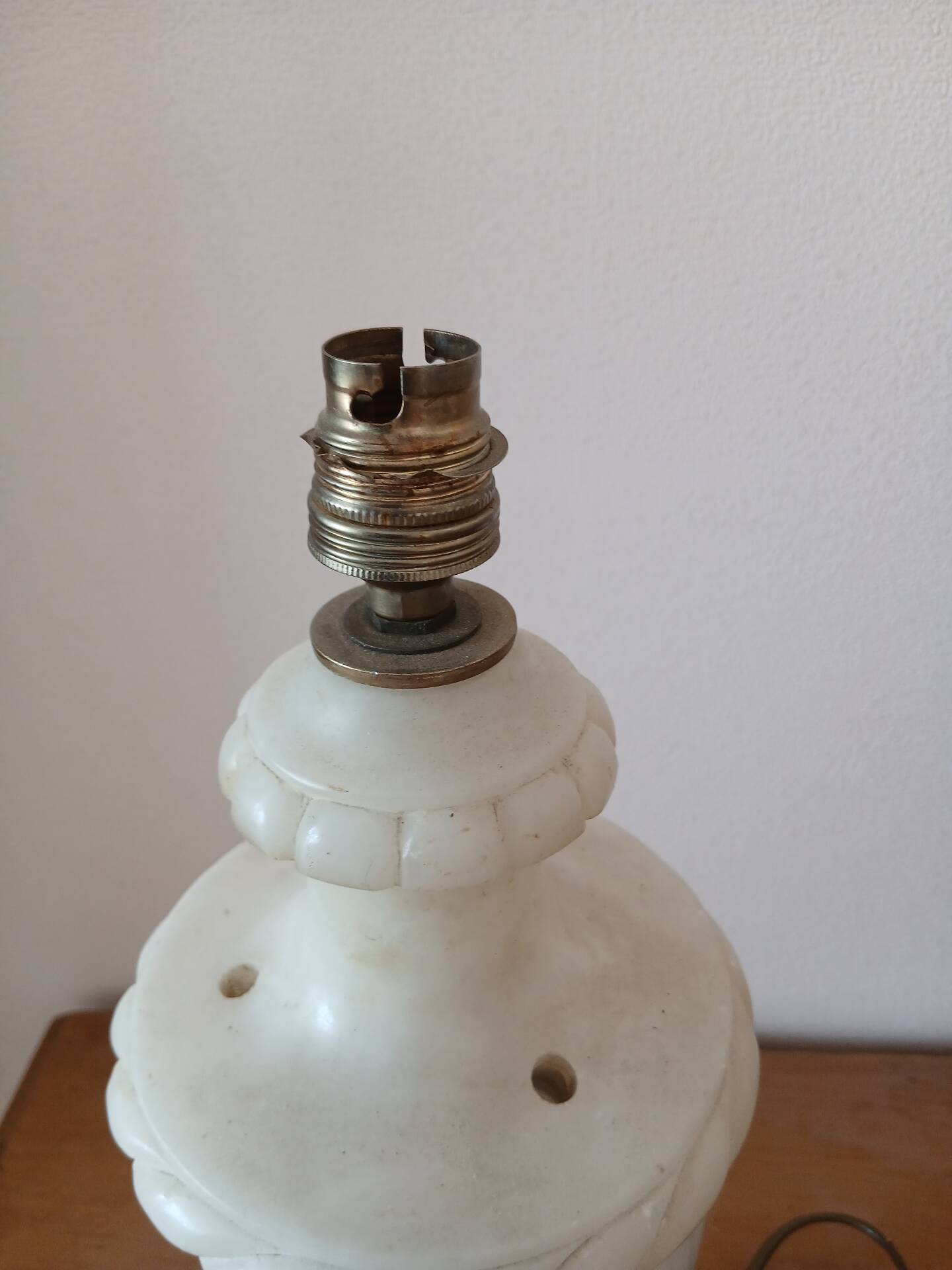 Alabaster lamp base