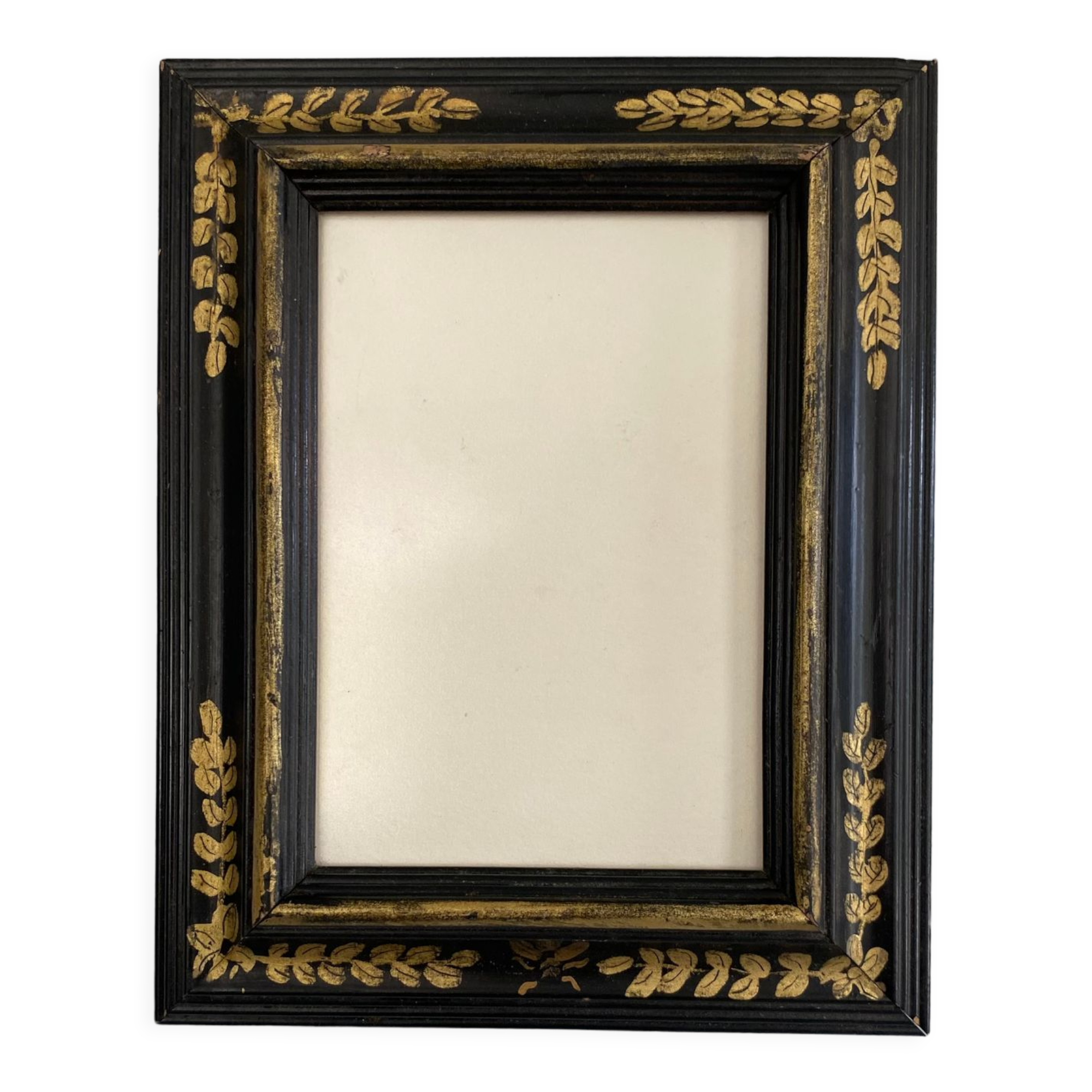 Painted wood glazed frame, to pose