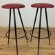 Paire de tabourets de bar tripode 1950, métal et simili cuir rouge