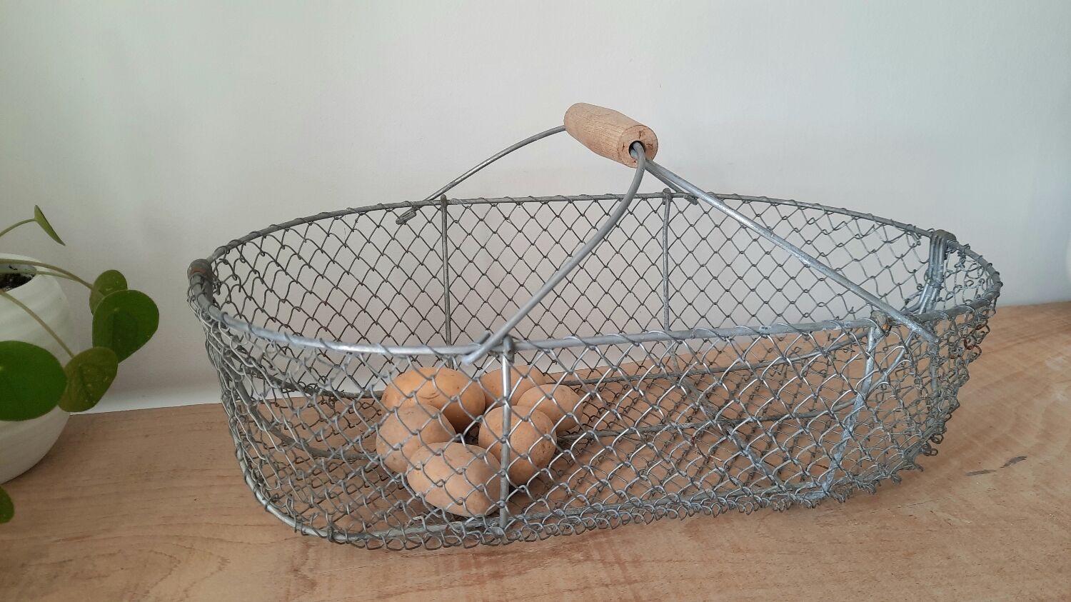 Metal wire basket