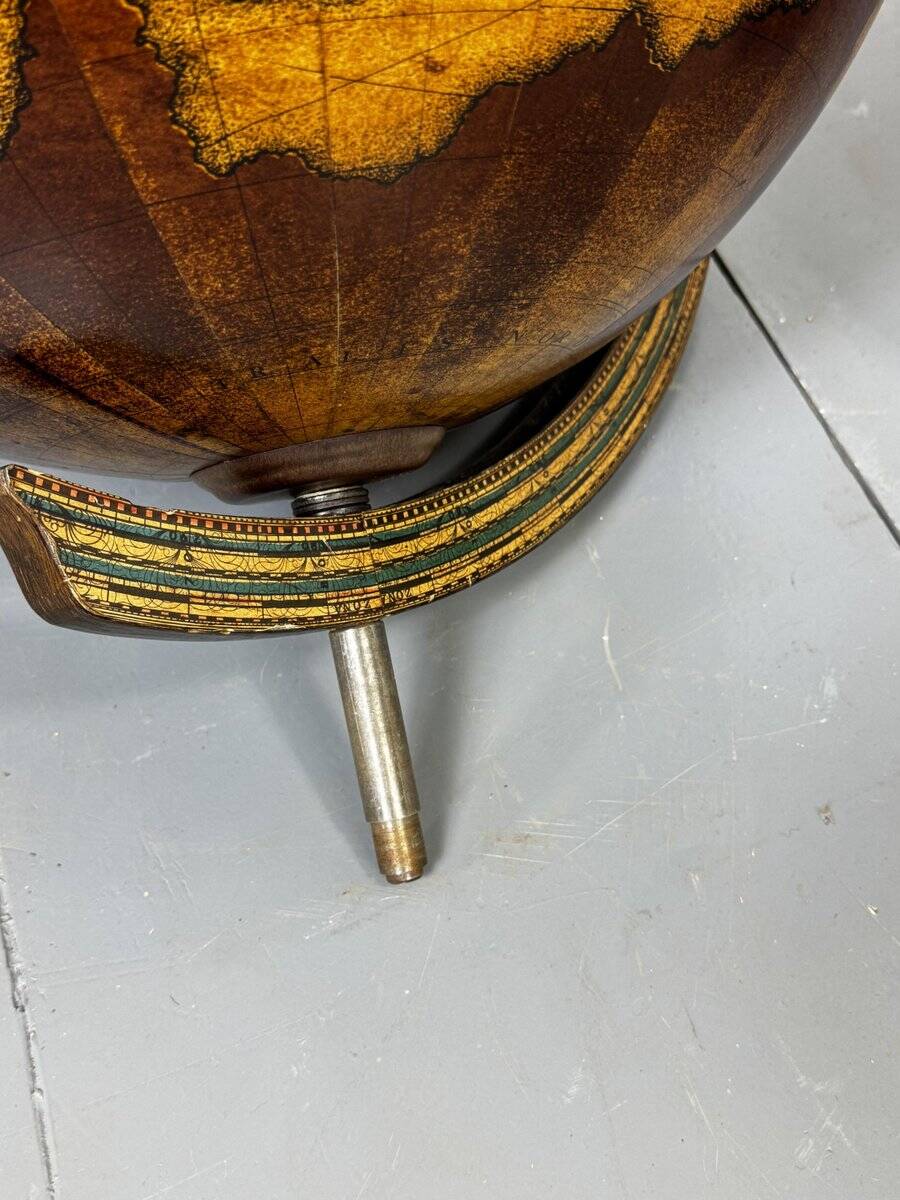 Large vintage Italian classical globe bar cabinet, 1970s