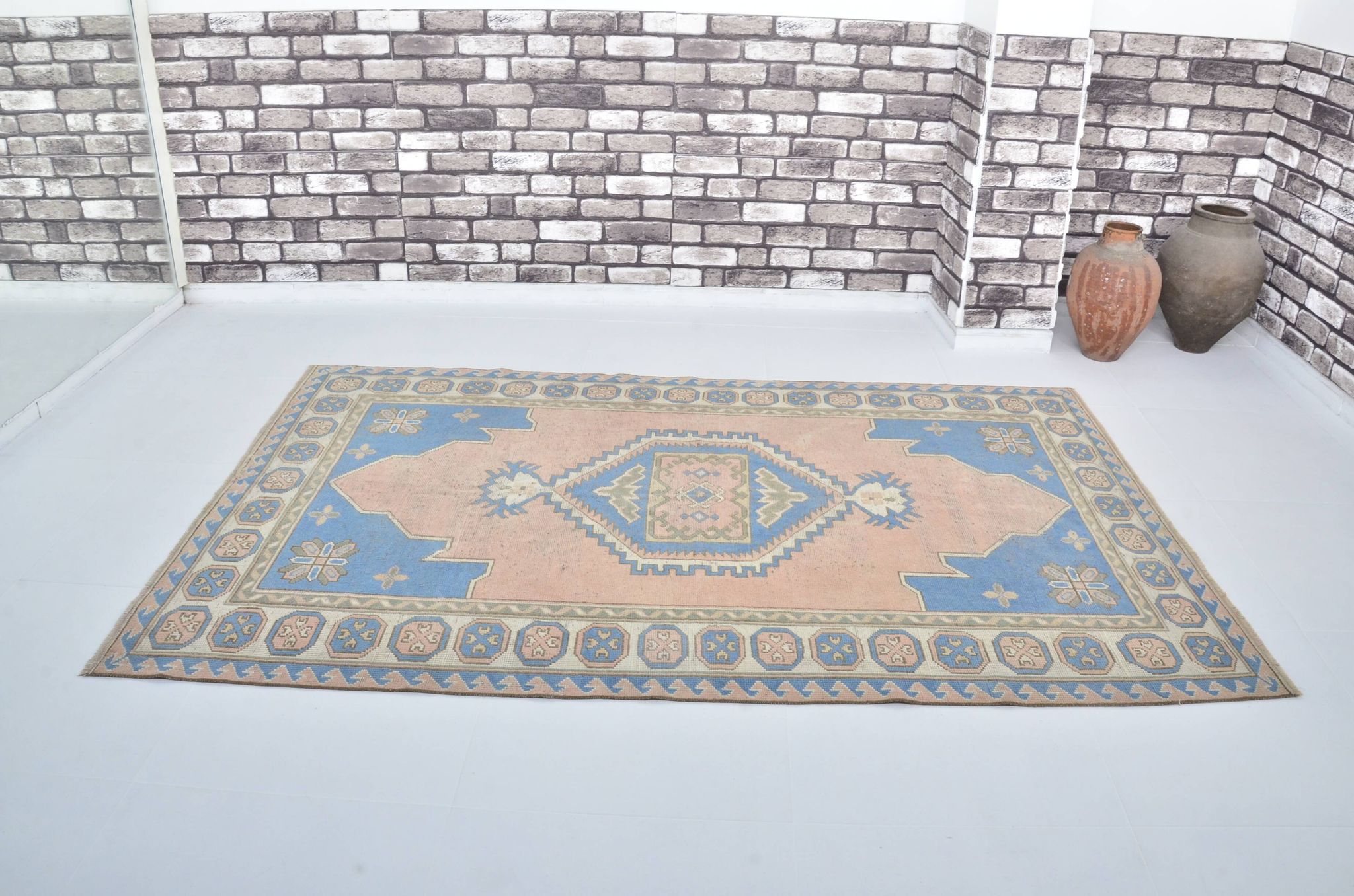 Anatolian floral patterned Oushak rug, reference 3571