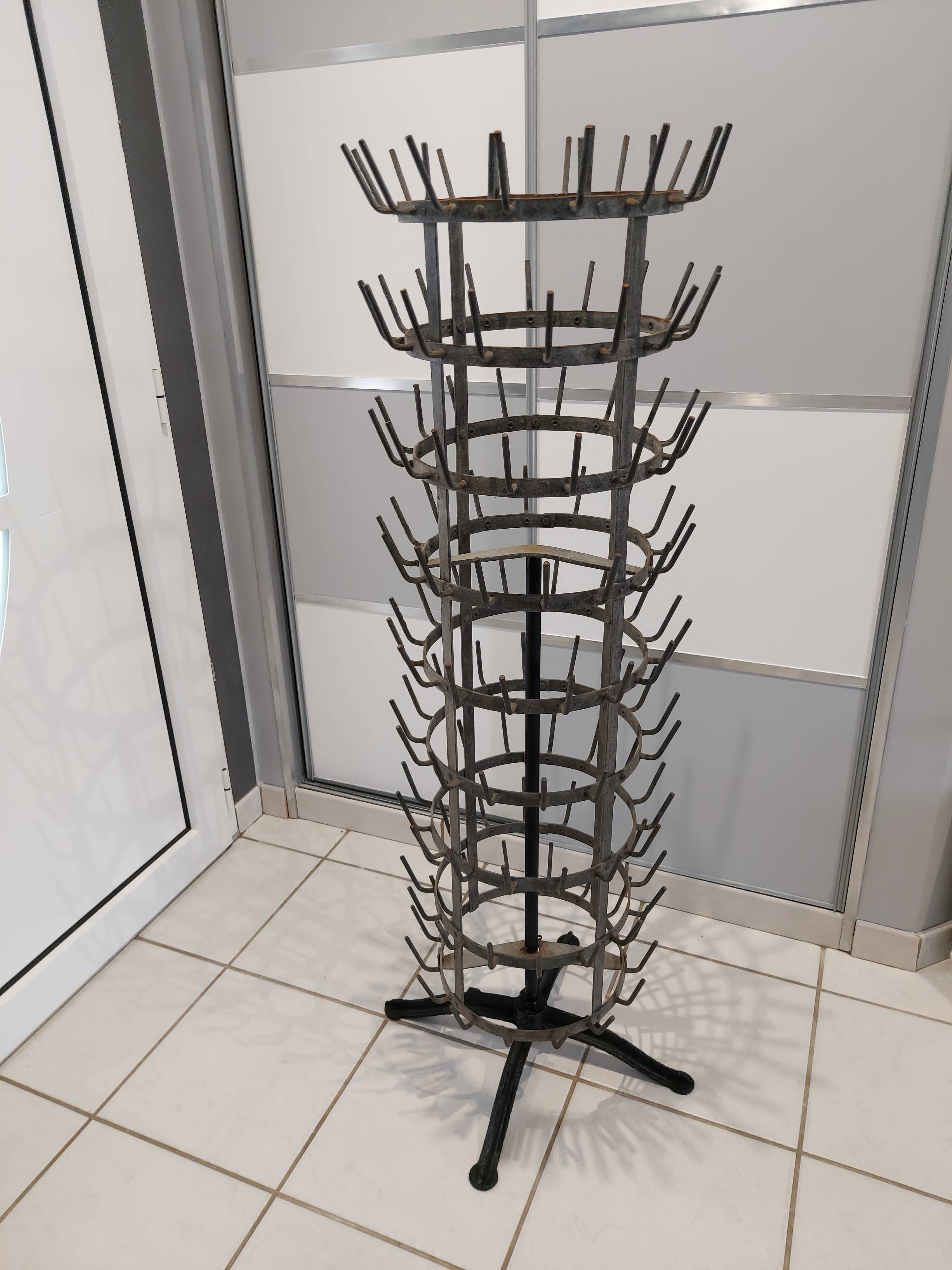 Bottle holder draining around vintage bistro 1950