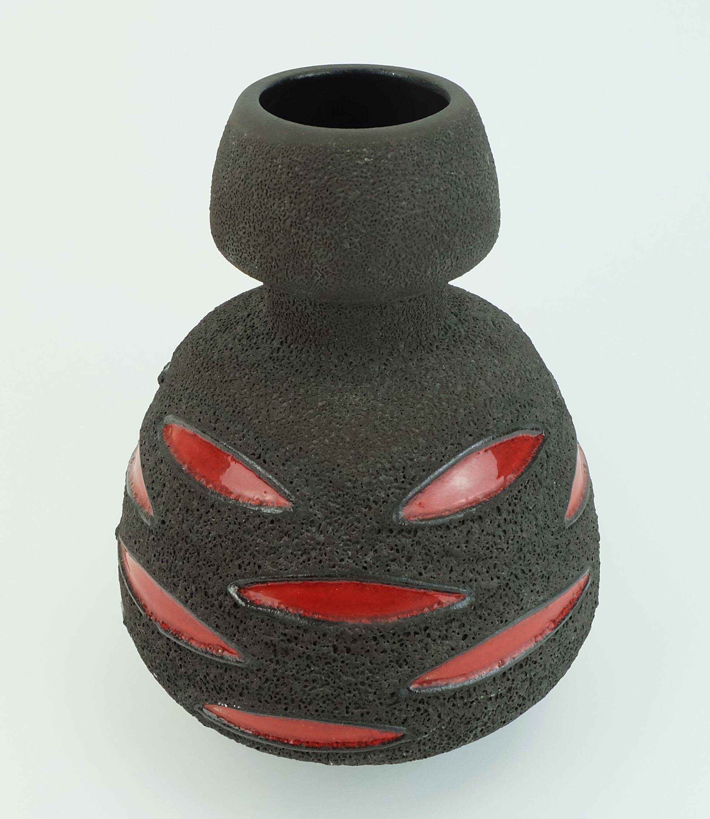 Fat lava vase schlossberg cer. 1970s brown with glossy red pattern no.64-25