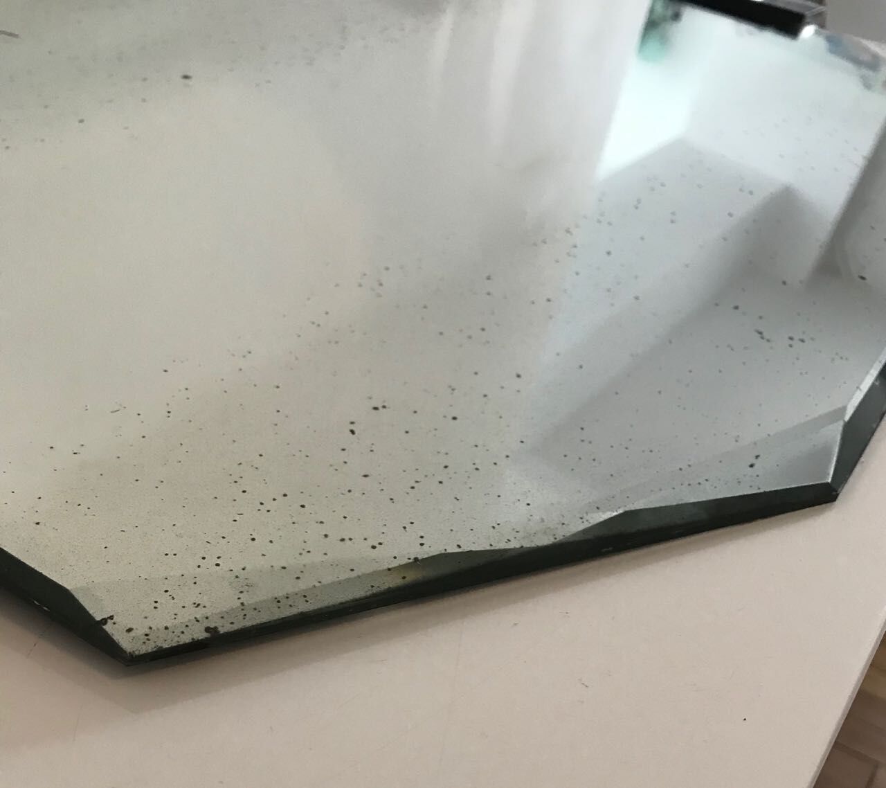 Bevelled mirror 60x42cm
