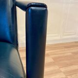 Design armchair in leather and metal.